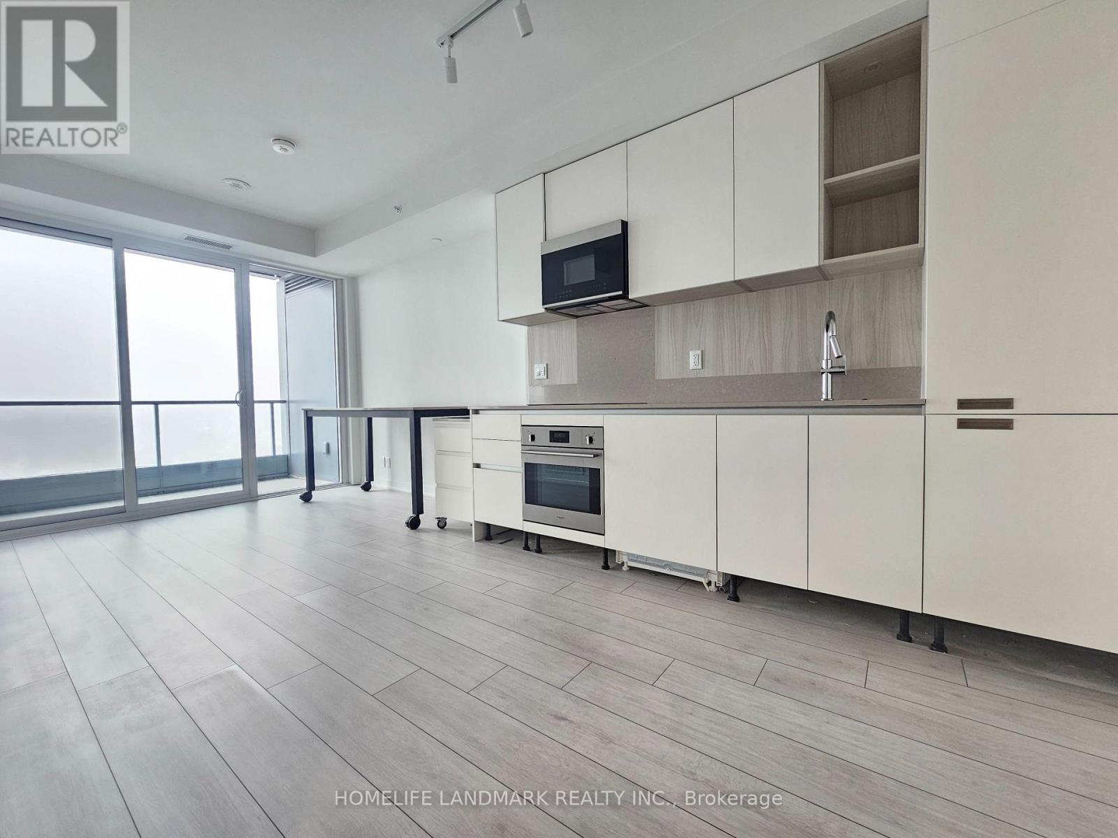 2104 - 39 Mary Street, Barrie, Ontario  L4N 1S9 - Photo 2 - S12894016