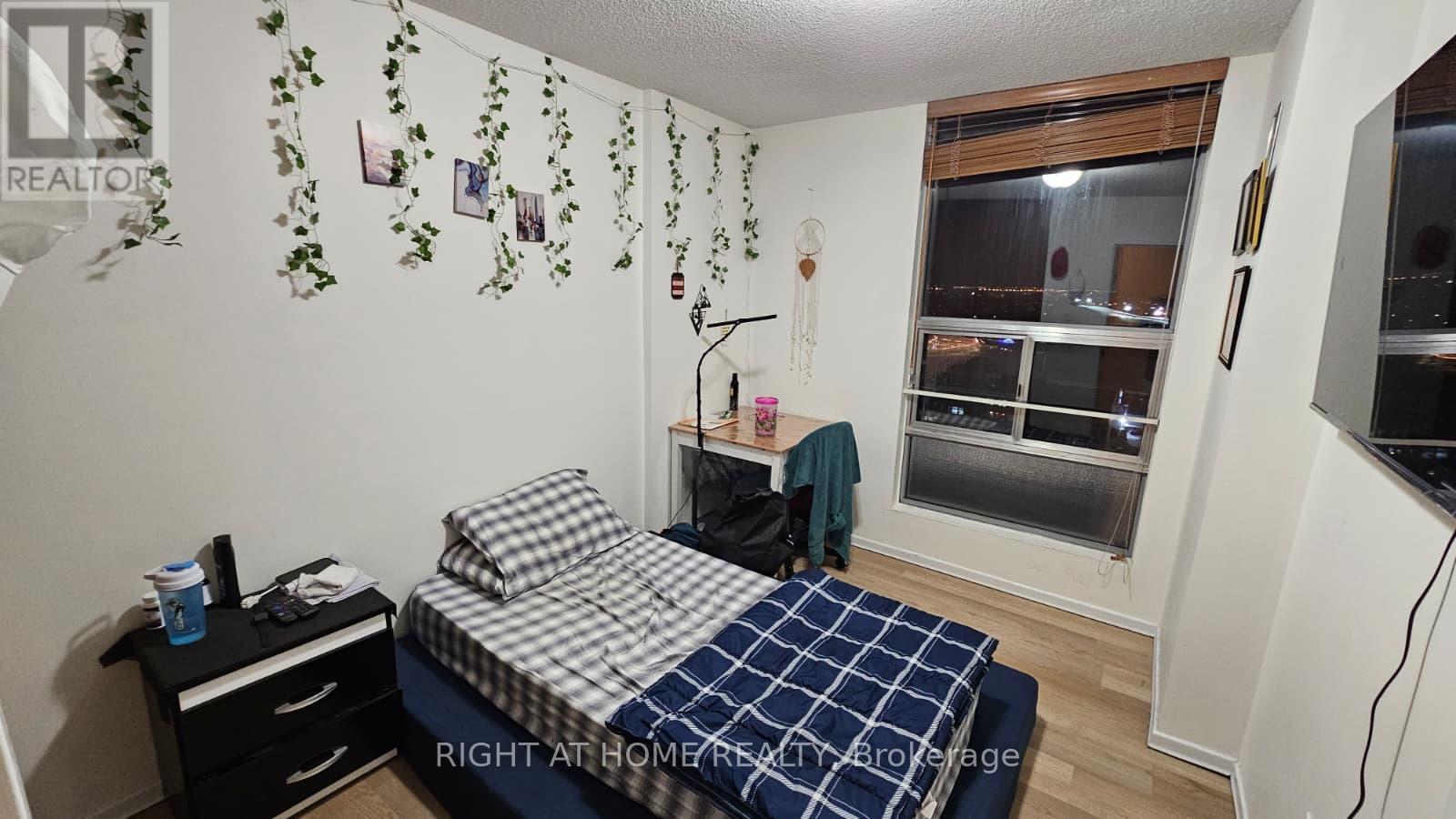 1912 - 25 Kensington Road, Brampton, Ontario  L6T 3W8 - Photo 7 - W12894004