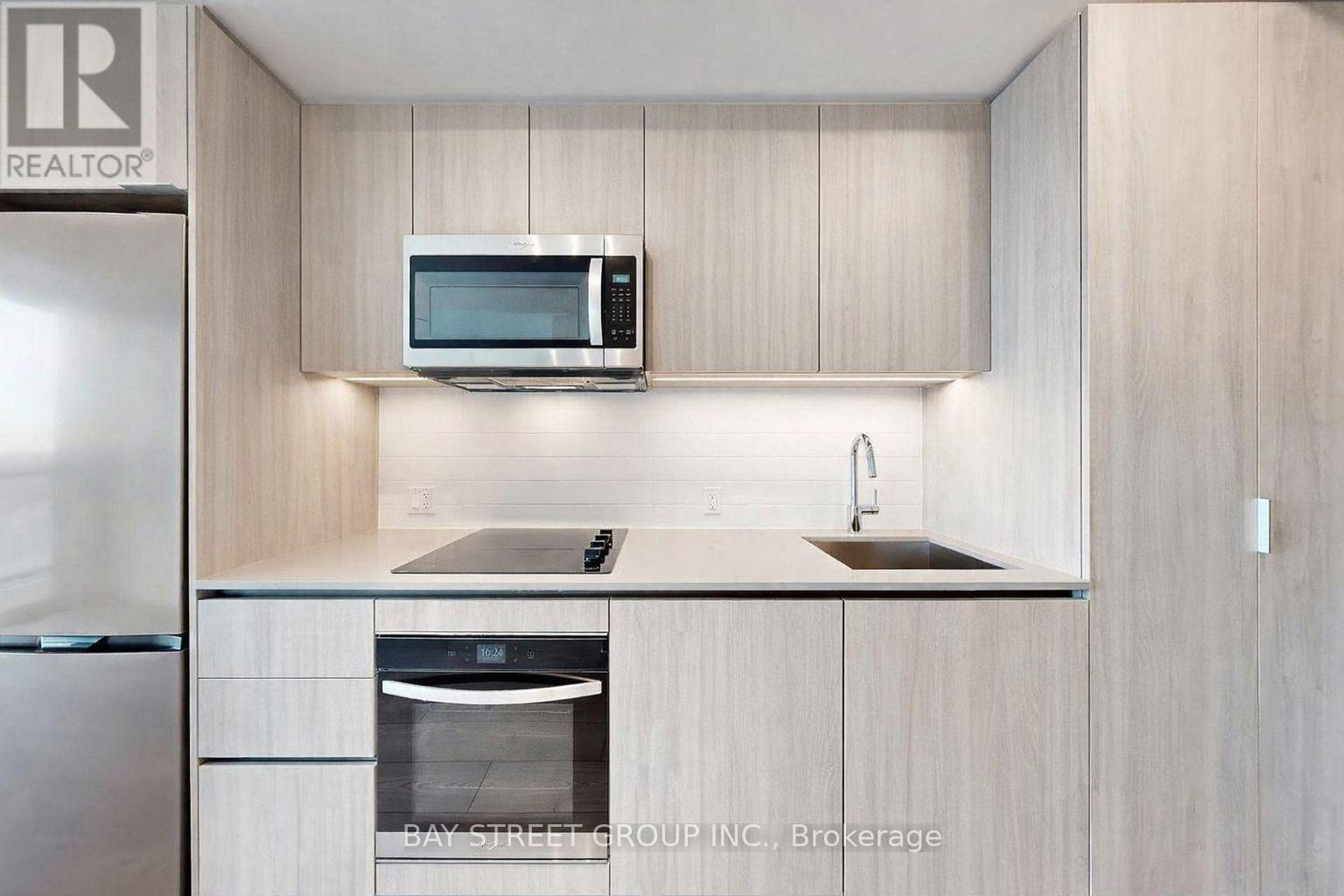 2411 - 5858 Yonge Street, Toronto, Ontario  M2M 0C6 - Photo 2 - C12892212