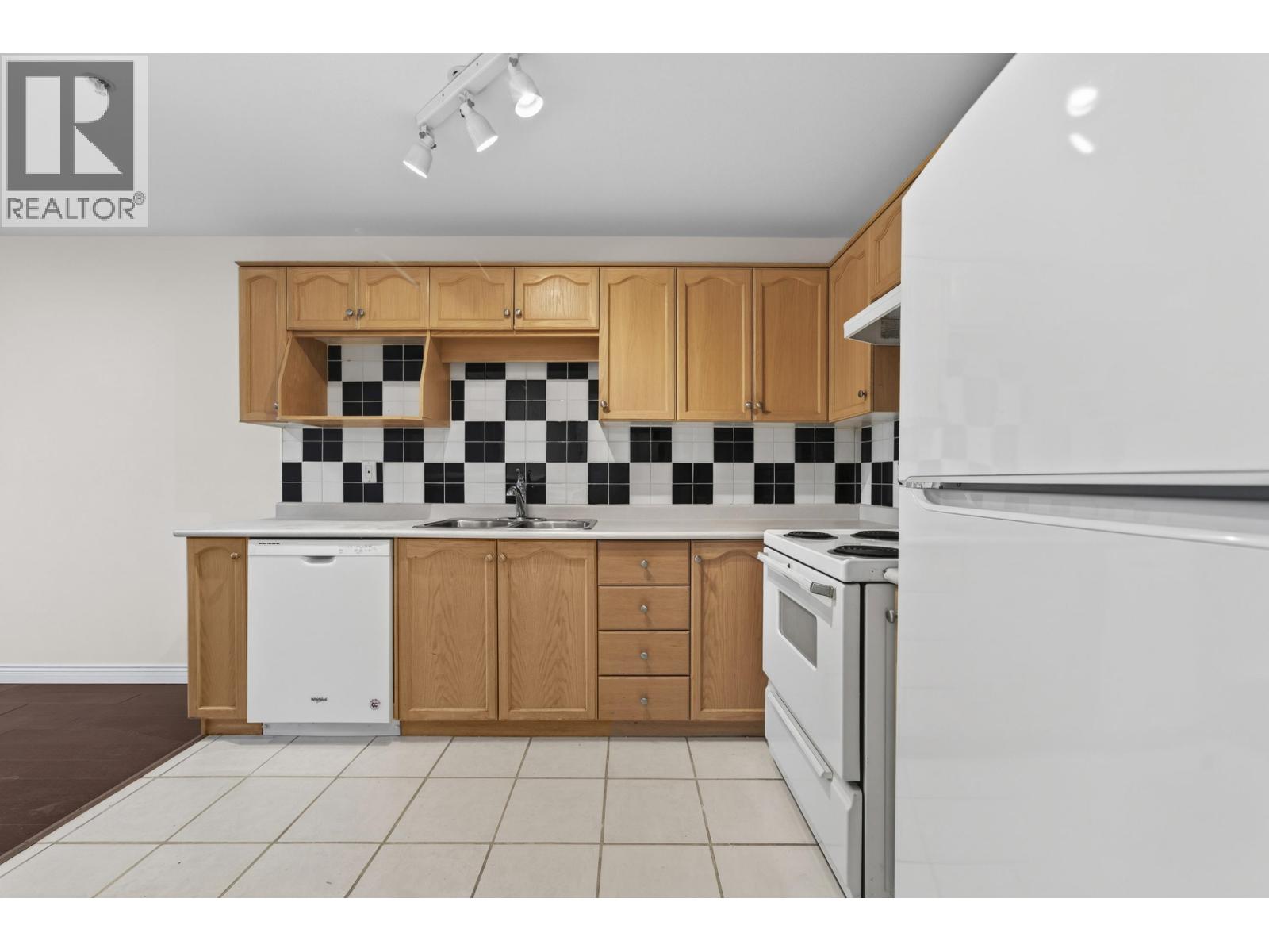 405 2615 Jane Street, Port Coquitlam, British Columbia  V3C 3K3 - Photo 8 - R3100955