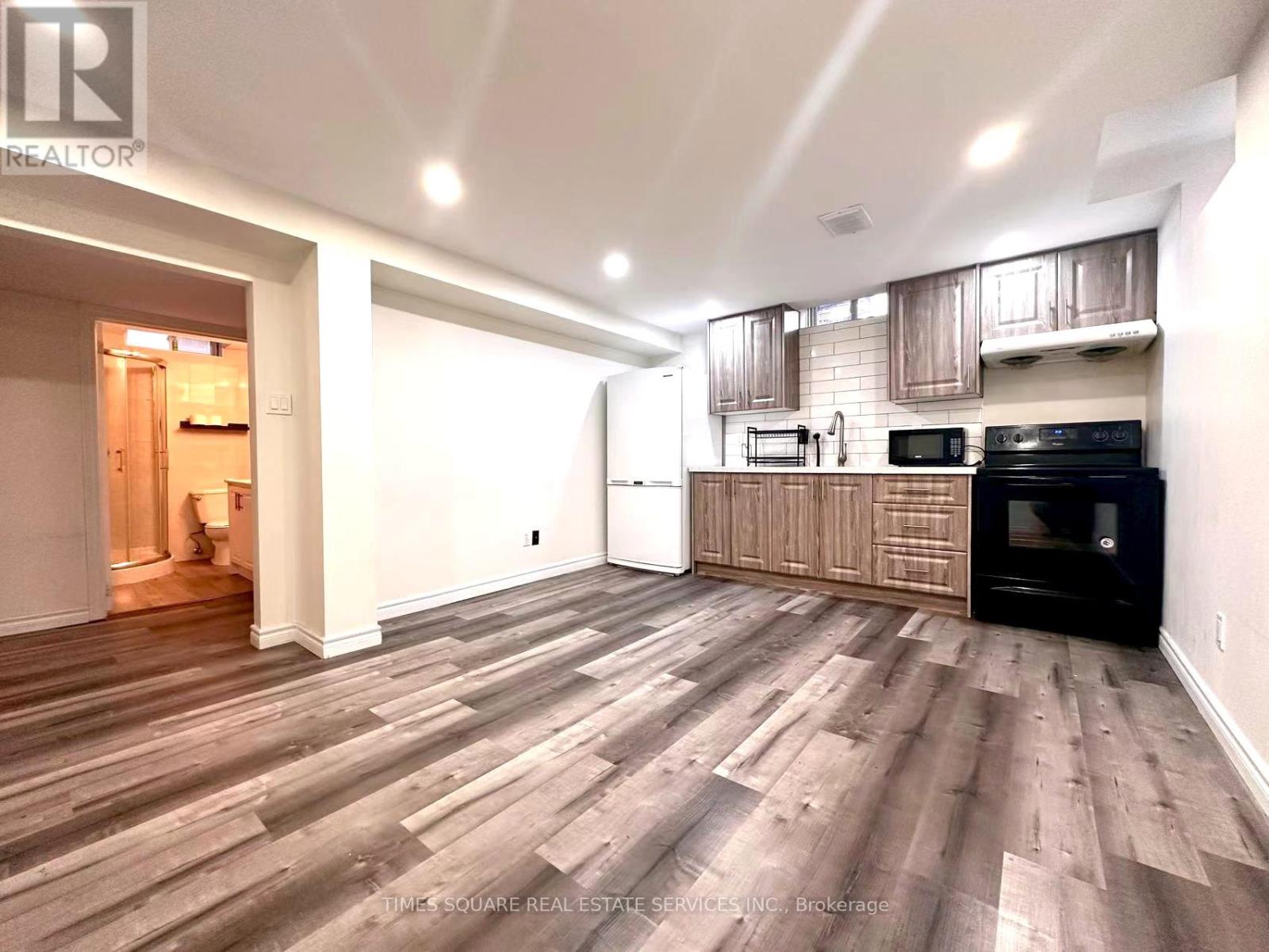 12 Milton Place, Vaughan (Maple), Ontario  L6A 1L8 - Photo 3 - N12894052