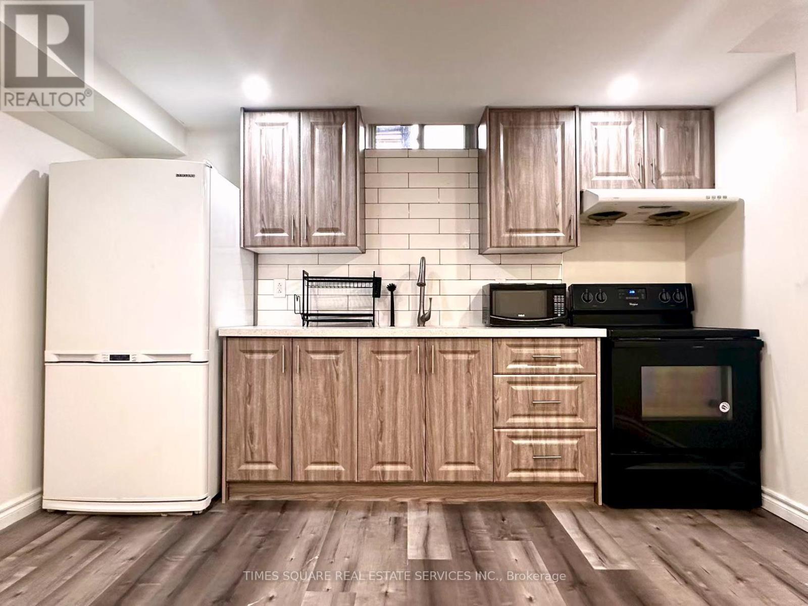 12 Milton Place, Vaughan (Maple), Ontario  L6A 1L8 - Photo 4 - N12894052