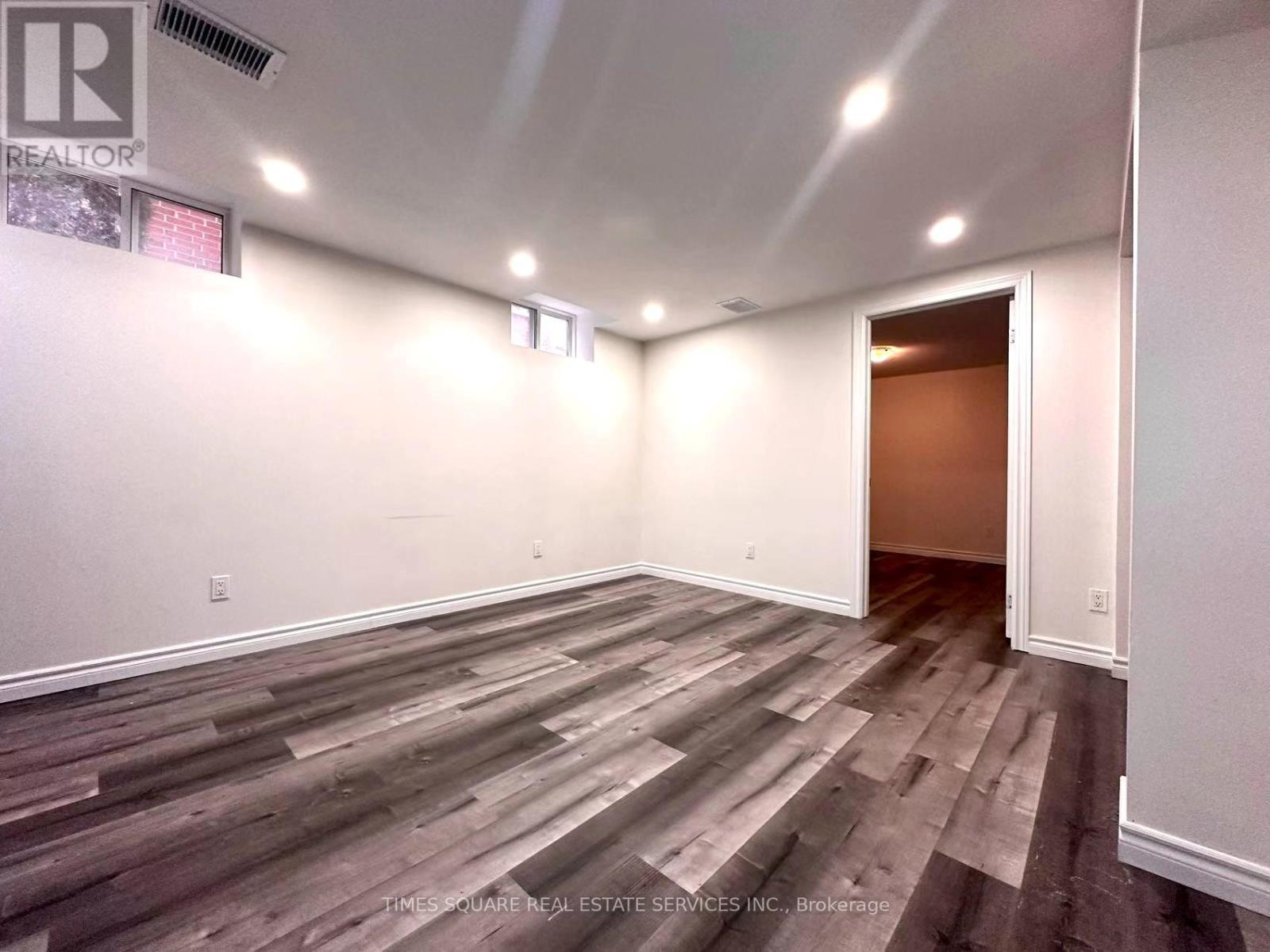 12 Milton Place, Vaughan (Maple), Ontario  L6A 1L8 - Photo 5 - N12894052