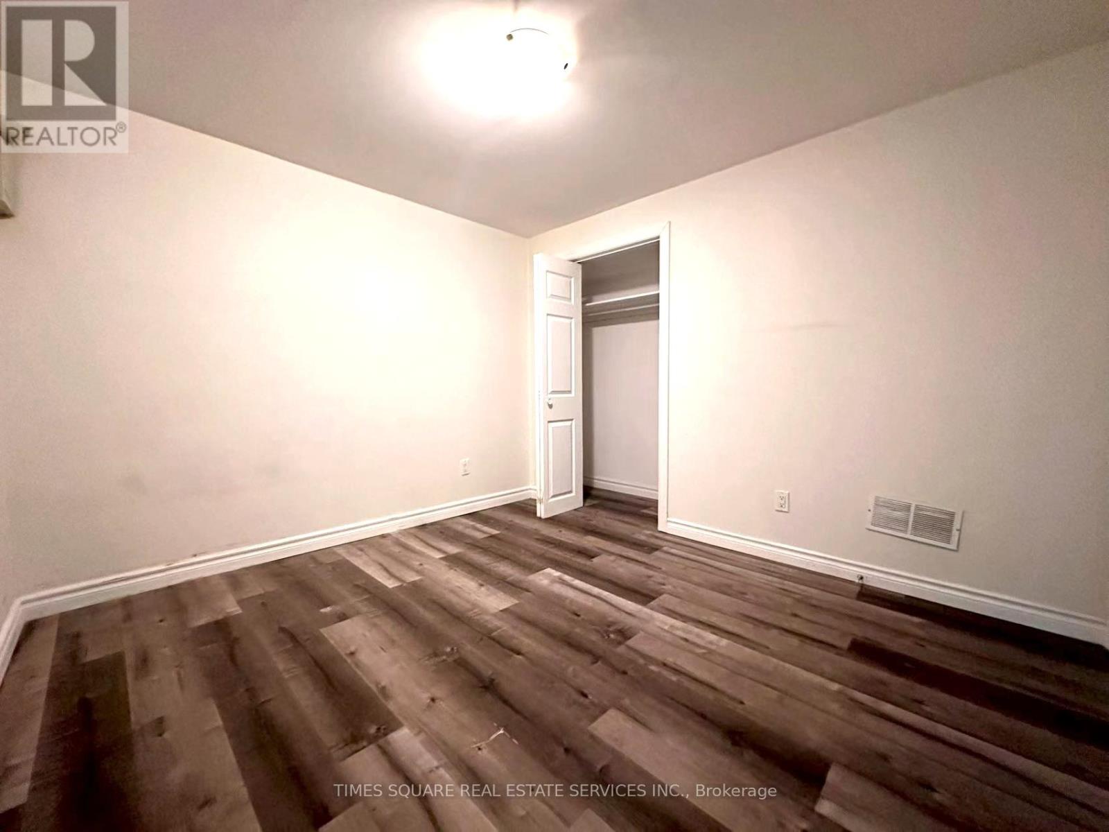 12 Milton Place, Vaughan (Maple), Ontario  L6A 1L8 - Photo 6 - N12894052