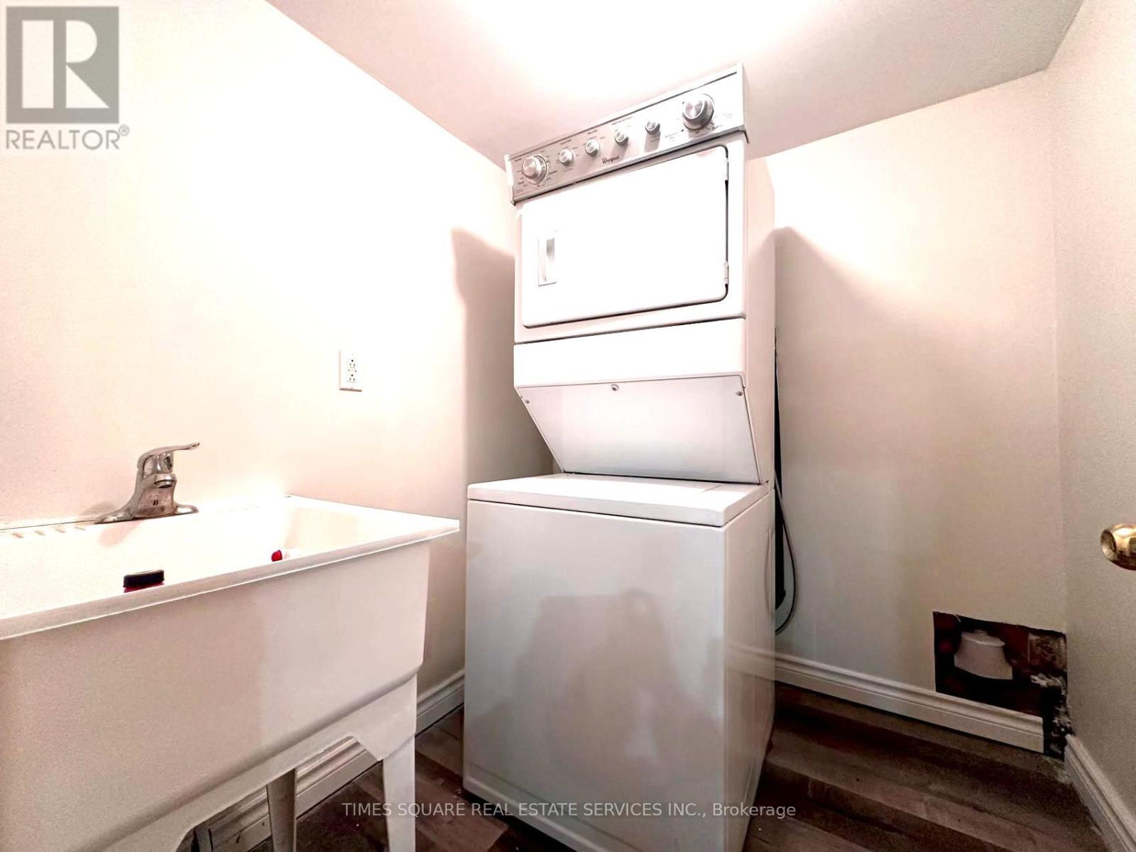 12 Milton Place, Vaughan (Maple), Ontario  L6A 1L8 - Photo 9 - N12894052