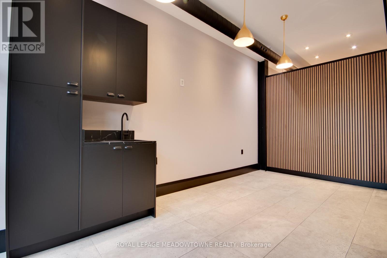 43 Main Street S, Halton Hills, Ontario  L7G 3H2 - Photo 8 - W12868242