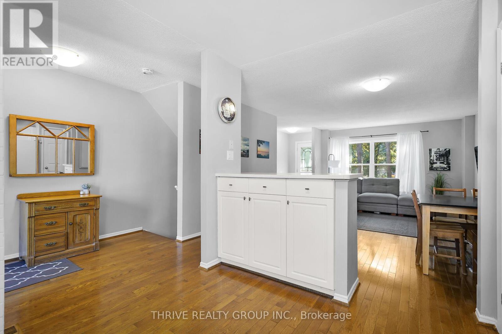 Photo 7 of 37 for 10 - 215 Commissioners Road W