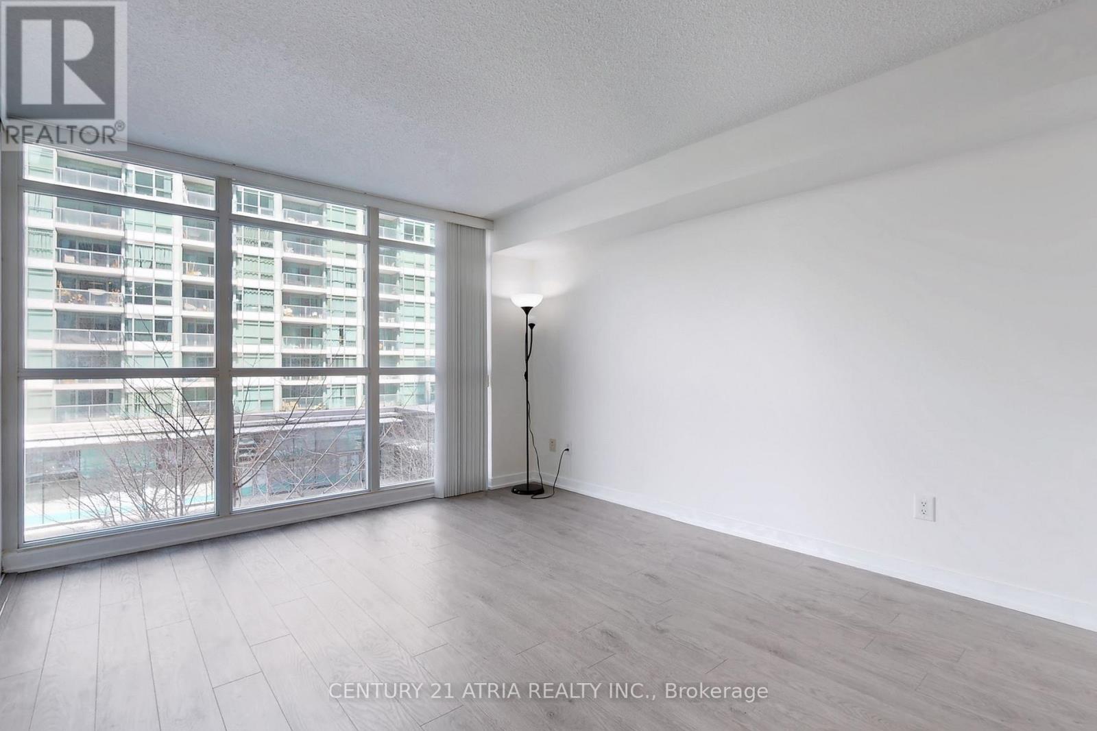 310 - 19 Singer Court, Toronto (Bayview Village), Ontario  M2K 0B2 - Photo 2 - C12894090