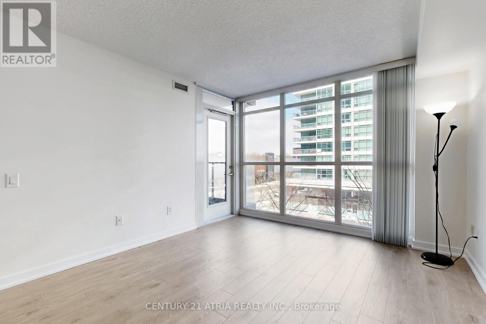 310 - 19 Singer Court, Toronto (Bayview Village), Ontario  M2K 0B2 - Photo 4 - C12894090