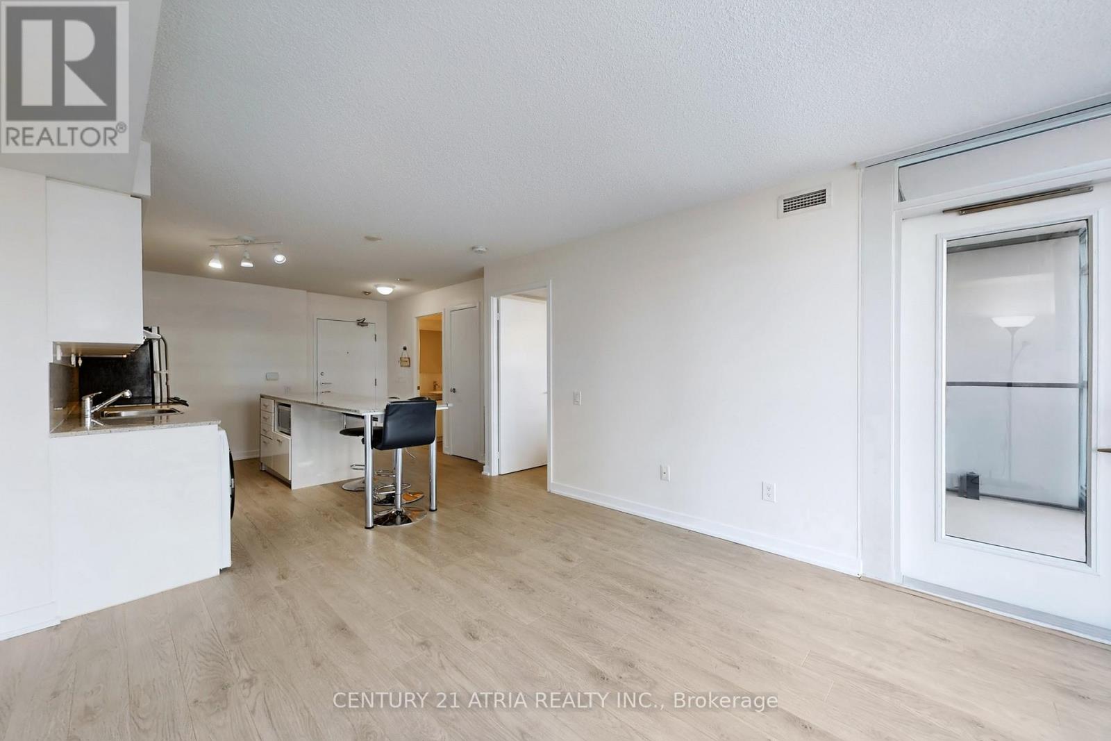 310 - 19 Singer Court, Toronto (Bayview Village), Ontario  M2K 0B2 - Photo 6 - C12894090