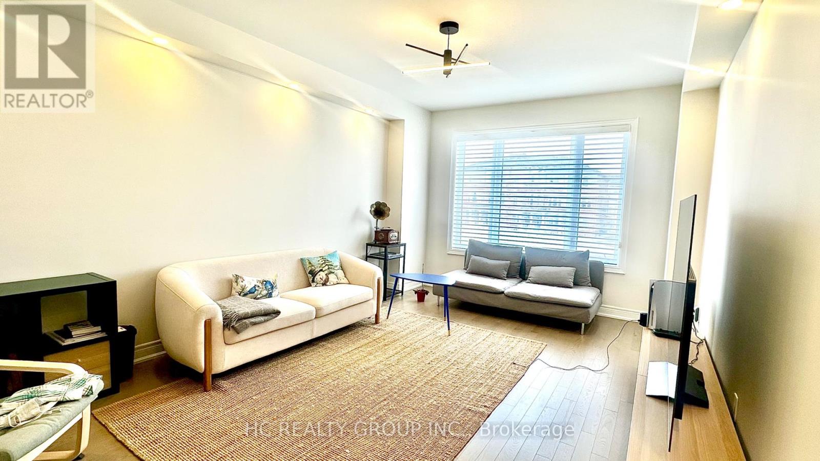 2852 WHITES ROAD, Pickering, Ontario