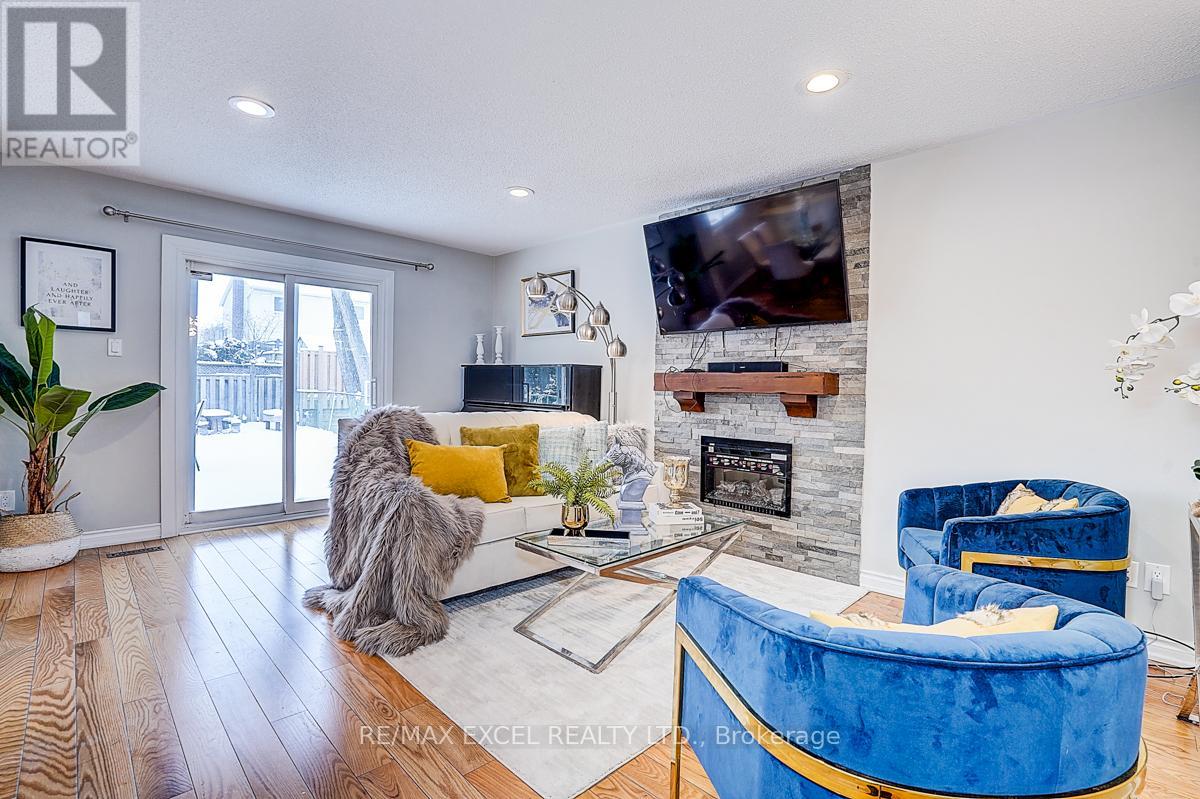 28 Holsworthy Crescent, Markham, Ontario  L3T 4C6 - Photo 11 - N12894080