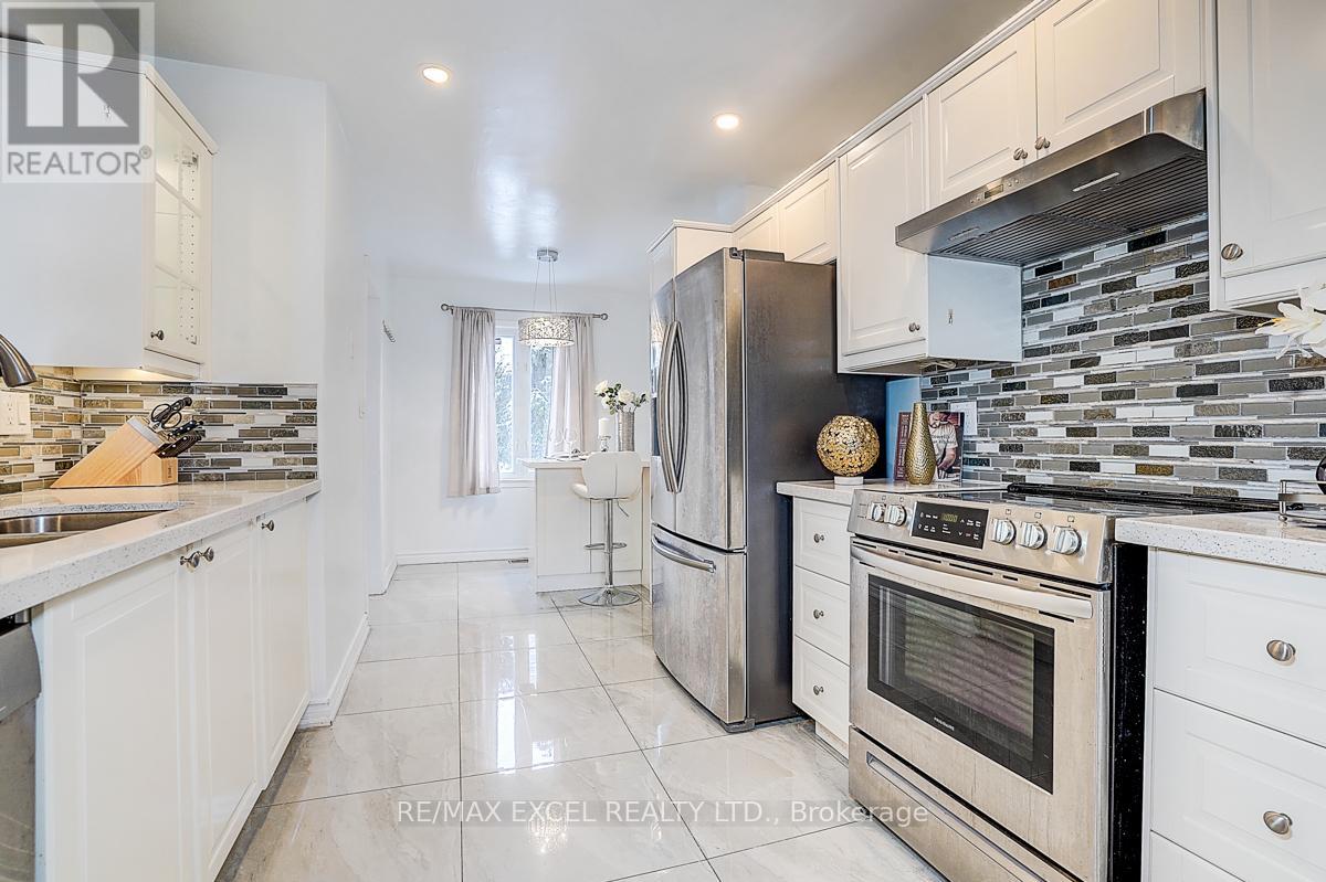 28 Holsworthy Crescent, Markham, Ontario  L3T 4C6 - Photo 19 - N12894080