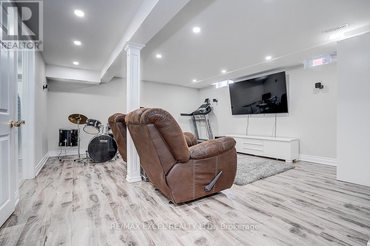 28 Holsworthy Crescent, Markham, Ontario  L3T 4C6 - Photo 40 - N12894080