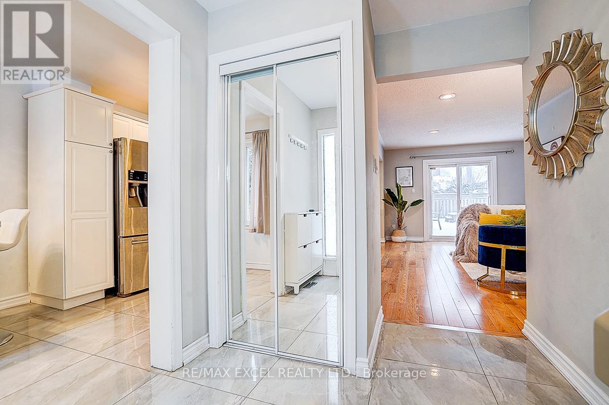 28 Holsworthy Crescent, Markham, Ontario  L3T 4C6 - Photo 5 - N12894080