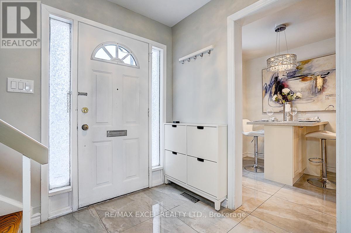 28 Holsworthy Crescent, Markham, Ontario  L3T 4C6 - Photo 6 - N12894080