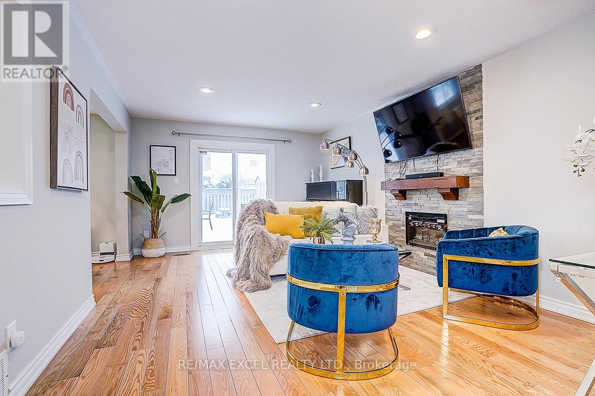 28 Holsworthy Crescent, Markham, Ontario  L3T 4C6 - Photo 7 - N12894080