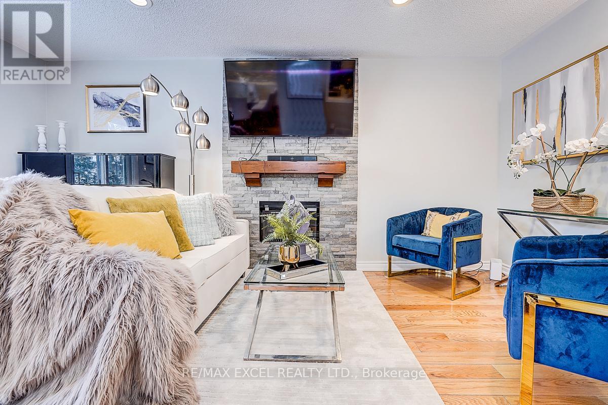 28 Holsworthy Crescent, Markham, Ontario  L3T 4C6 - Photo 9 - N12894080