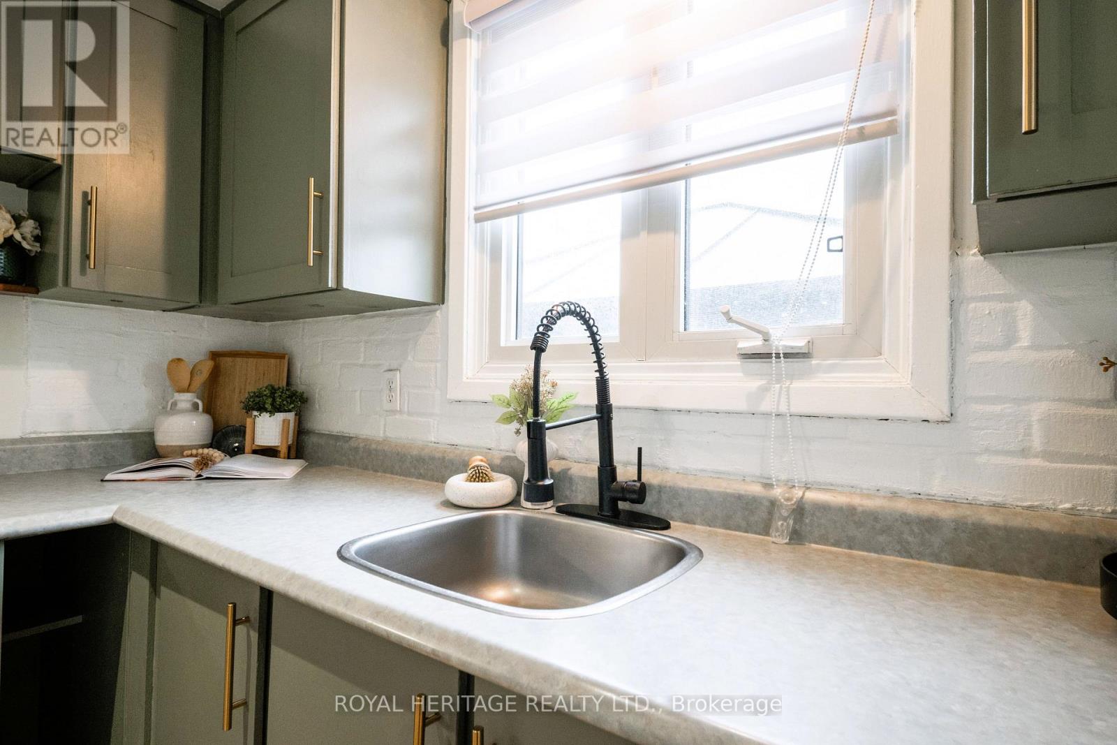 198 Barkley Crescent, Oshawa, Ontario  L1J 2E6 - Photo 8 - E12894100