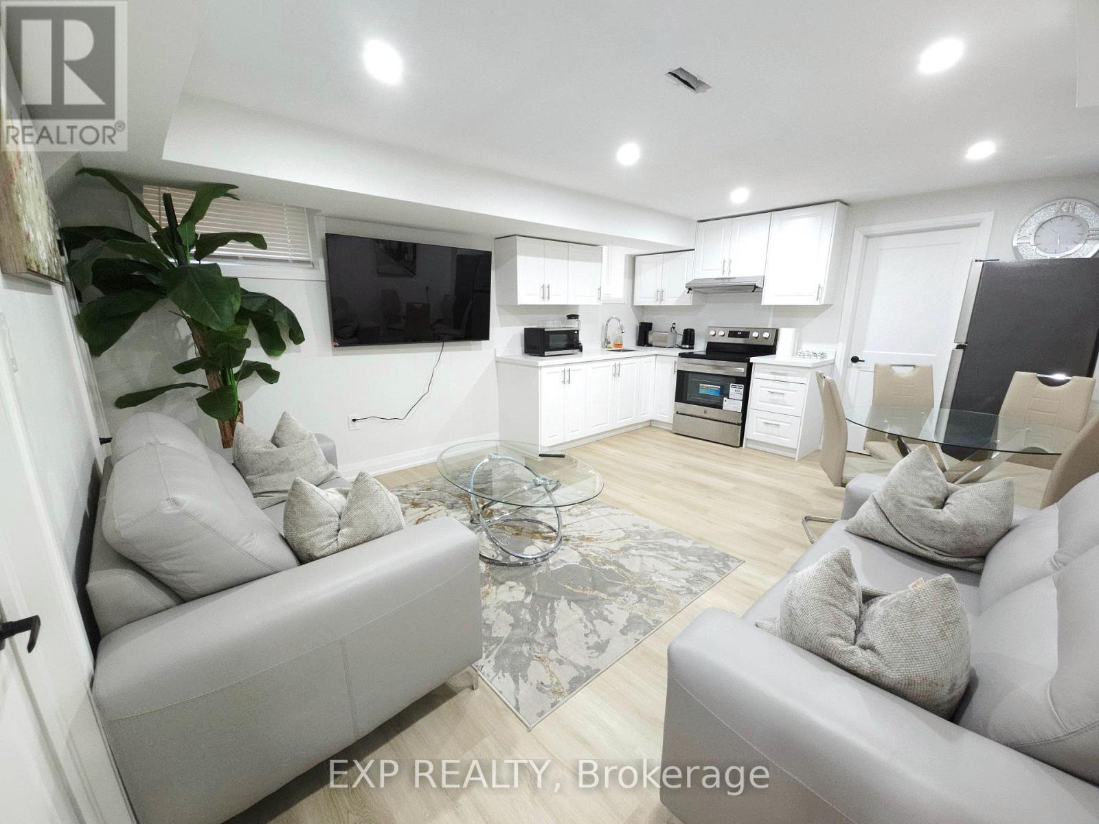 448 Dougall Avenue, Caledon, Ontario  L7C 4A6 - Photo 14 - W12894116