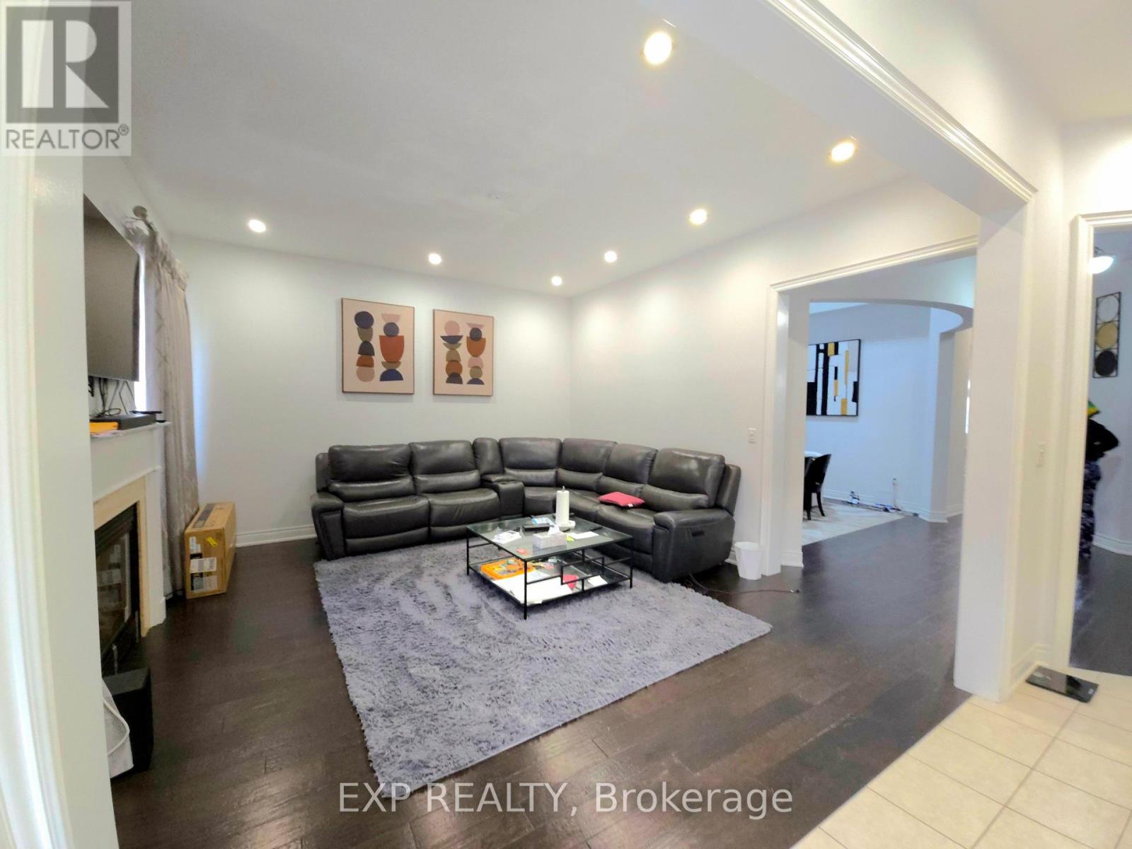 448 Dougall Avenue, Caledon, Ontario  L7C 4A6 - Photo 7 - W12894116