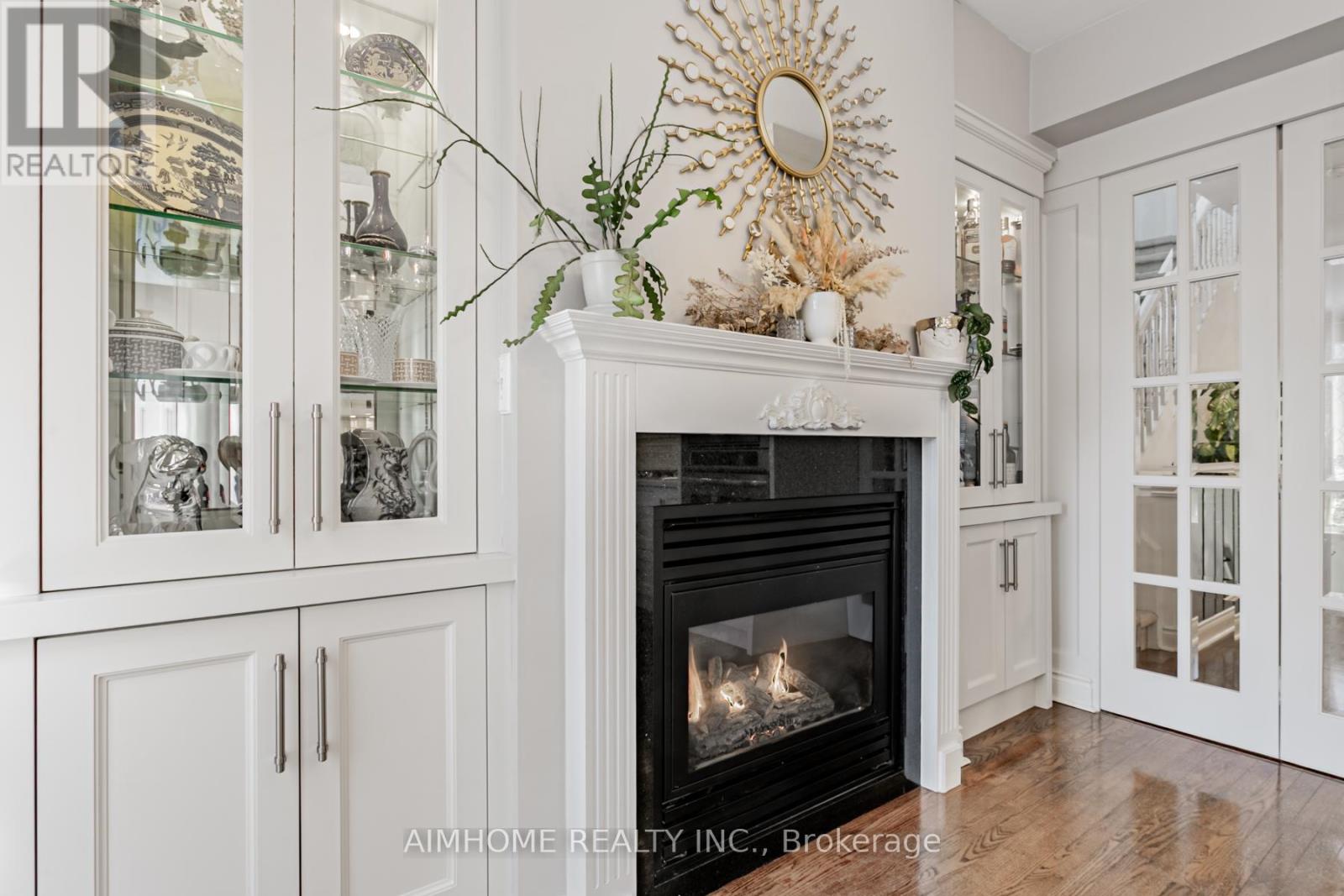 2 Brownstone Lane, Toronto, Ontario  M8X 2Z6 - Photo 10 - W12894142