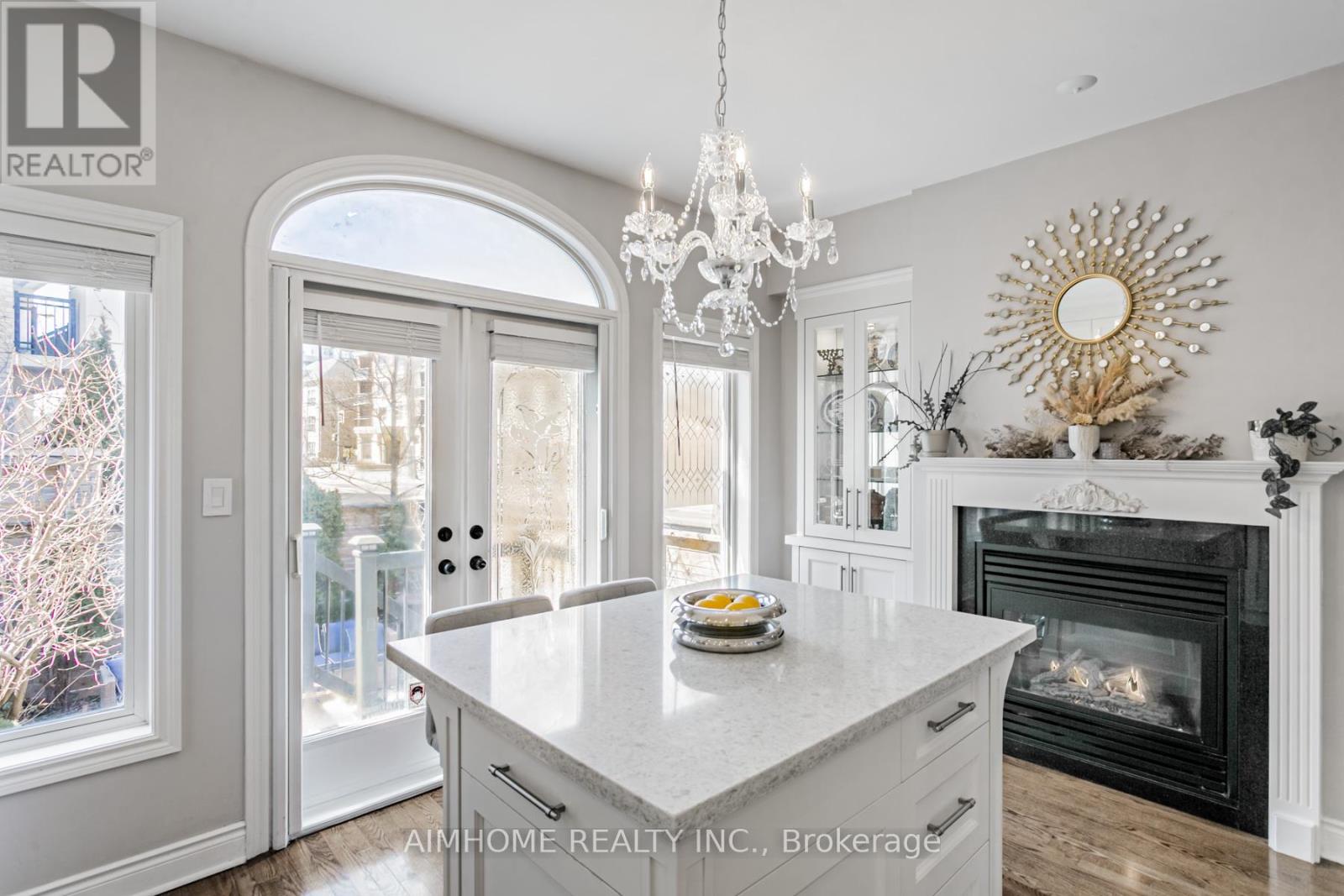 2 Brownstone Lane, Toronto, Ontario  M8X 2Z6 - Photo 14 - W12894142