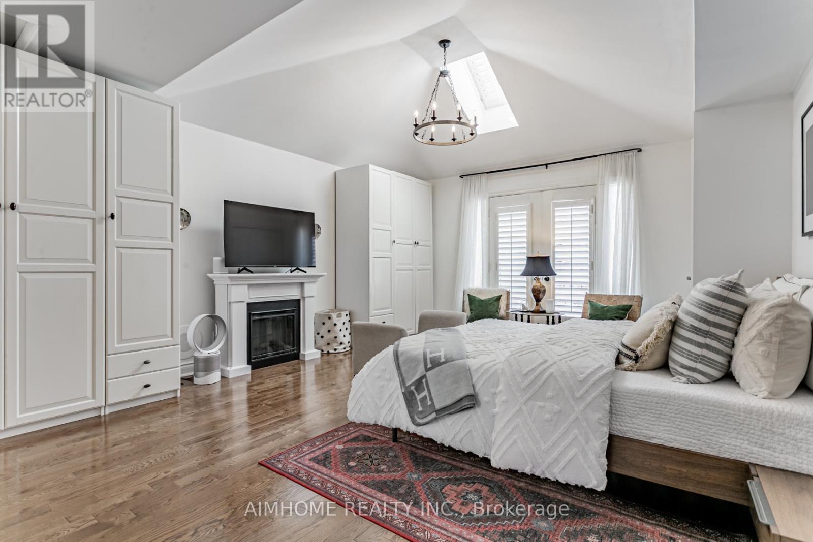 2 Brownstone Lane, Toronto, Ontario  M8X 2Z6 - Photo 16 - W12894142