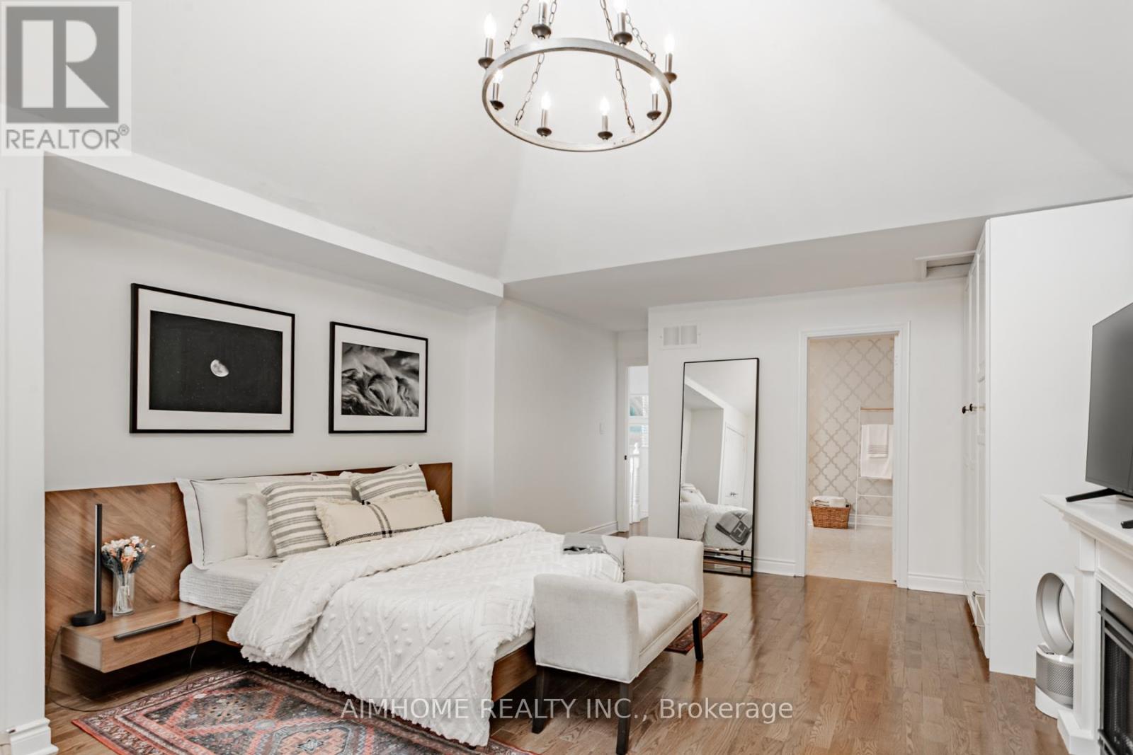 2 Brownstone Lane, Toronto, Ontario  M8X 2Z6 - Photo 18 - W12894142