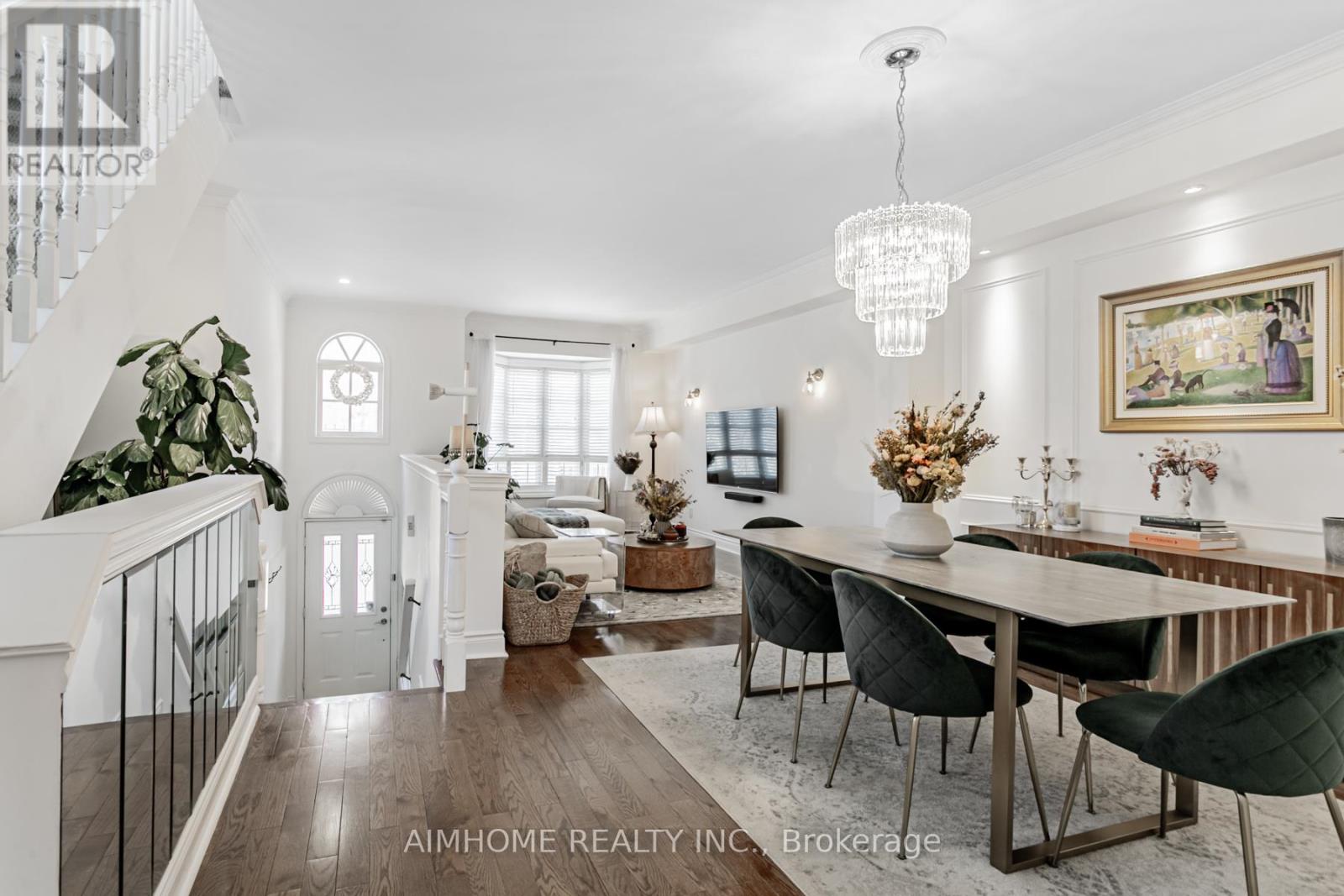 2 Brownstone Lane, Toronto, Ontario  M8X 2Z6 - Photo 2 - W12894142