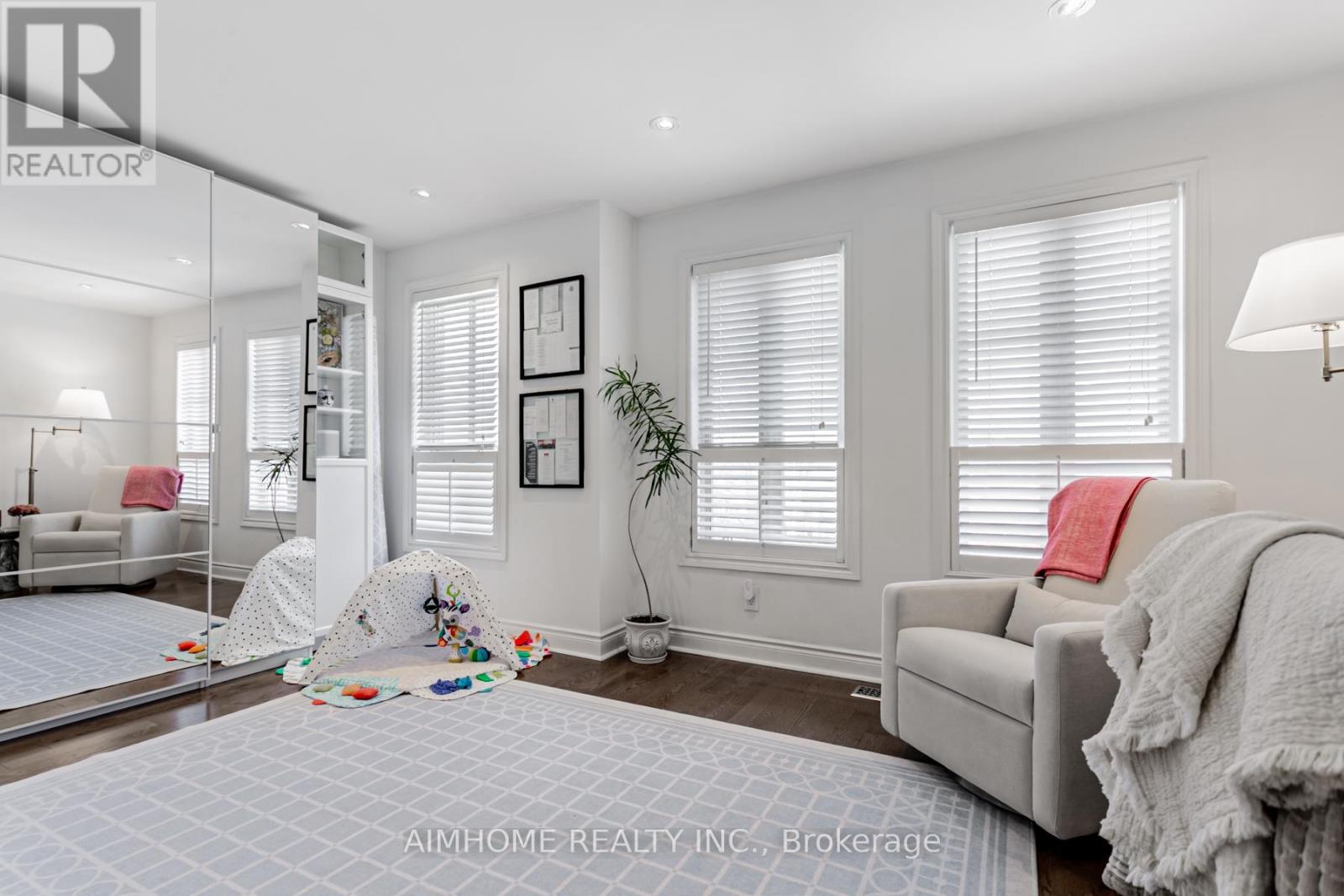 2 Brownstone Lane, Toronto, Ontario  M8X 2Z6 - Photo 22 - W12894142