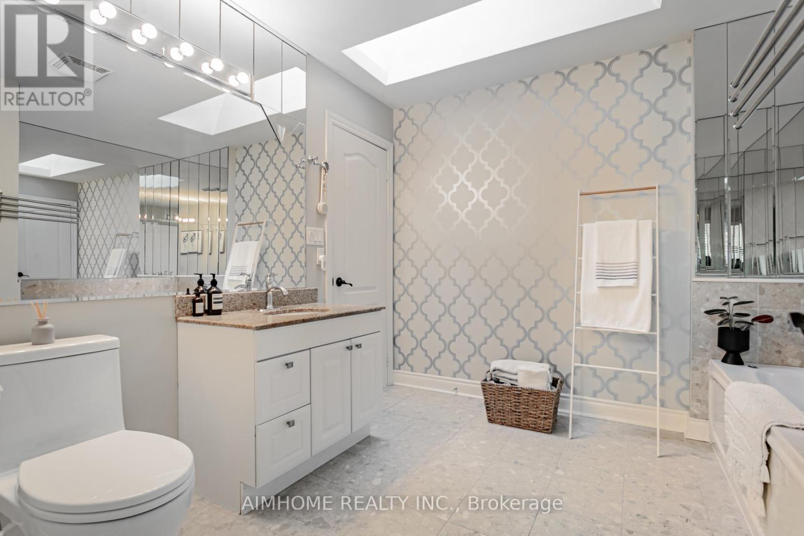 2 Brownstone Lane, Toronto, Ontario  M8X 2Z6 - Photo 25 - W12894142