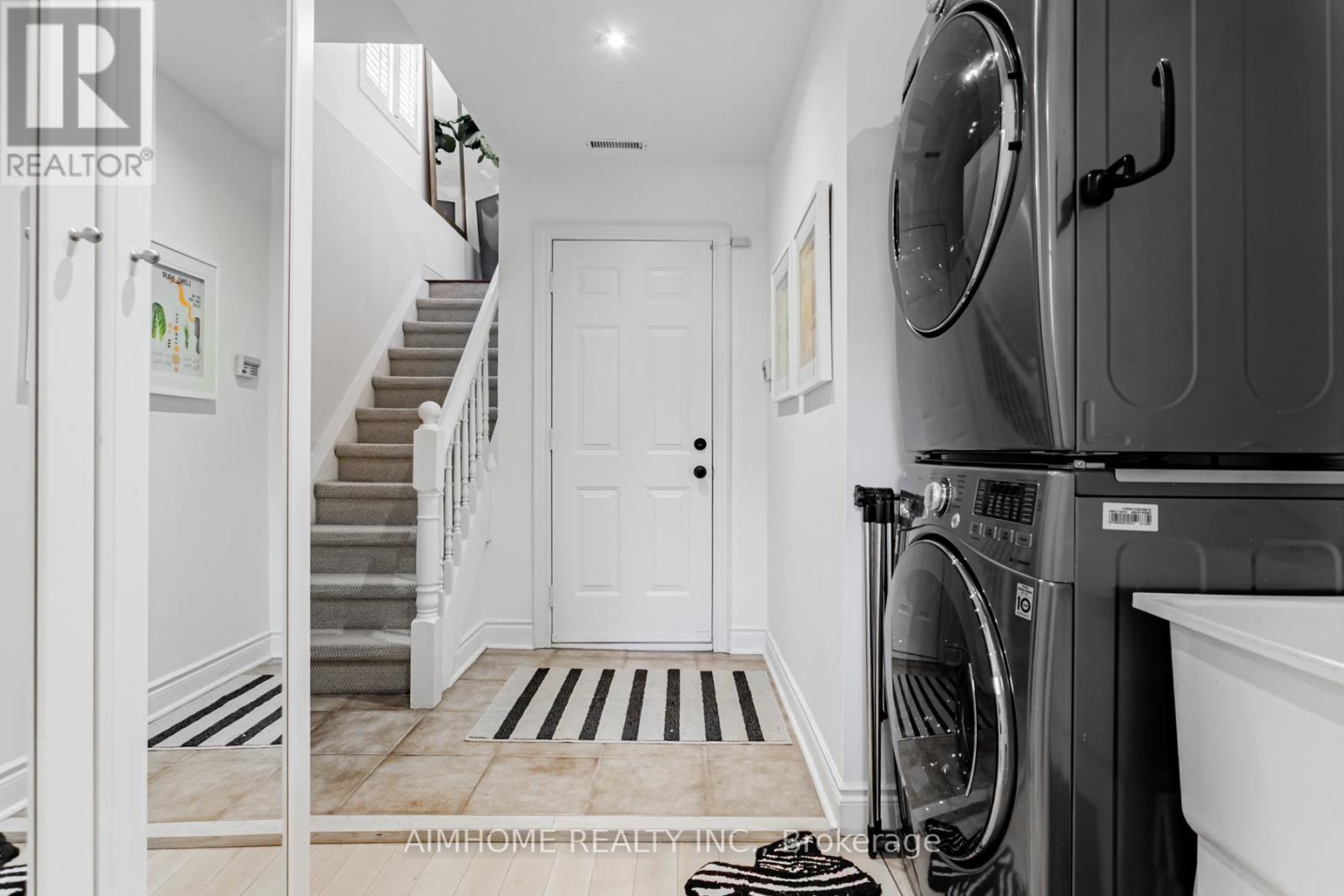 2 Brownstone Lane, Toronto, Ontario  M8X 2Z6 - Photo 28 - W12894142