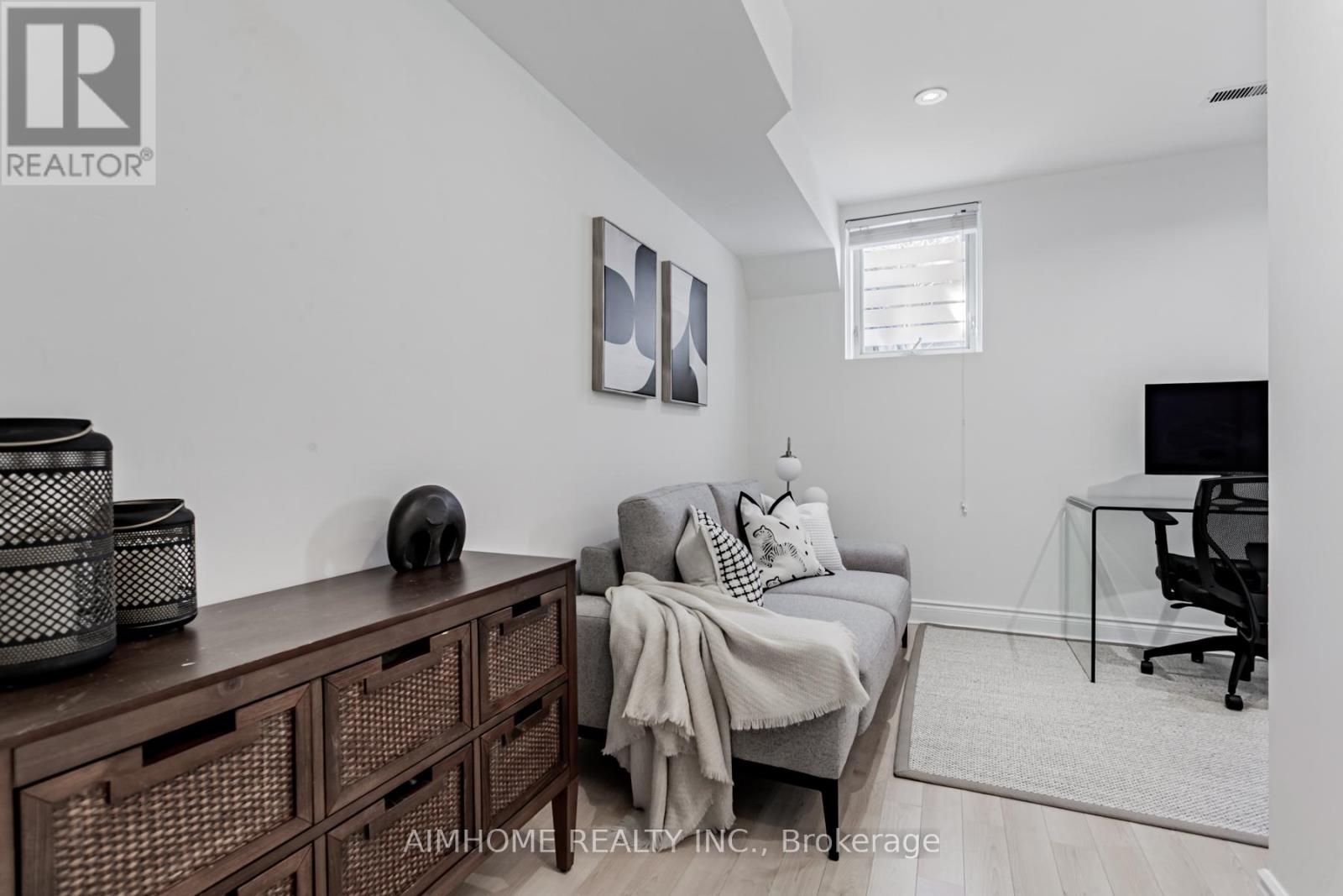 2 Brownstone Lane, Toronto, Ontario  M8X 2Z6 - Photo 30 - W12894142