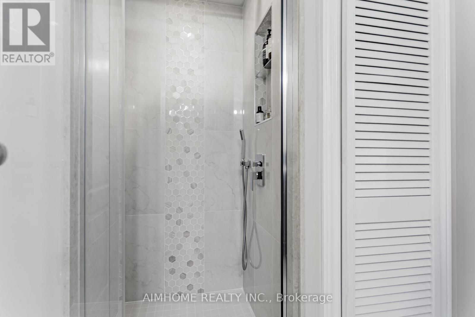 2 Brownstone Lane, Toronto, Ontario  M8X 2Z6 - Photo 33 - W12894142