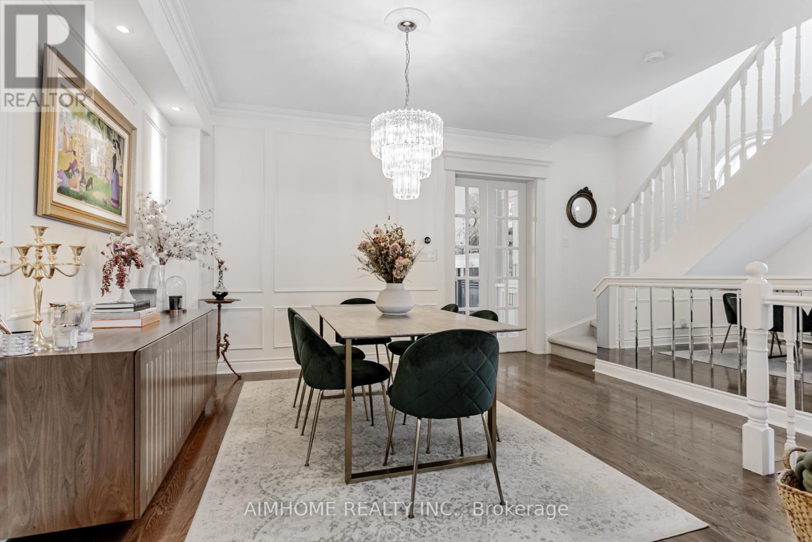 2 Brownstone Lane, Toronto, Ontario  M8X 2Z6 - Photo 7 - W12894142