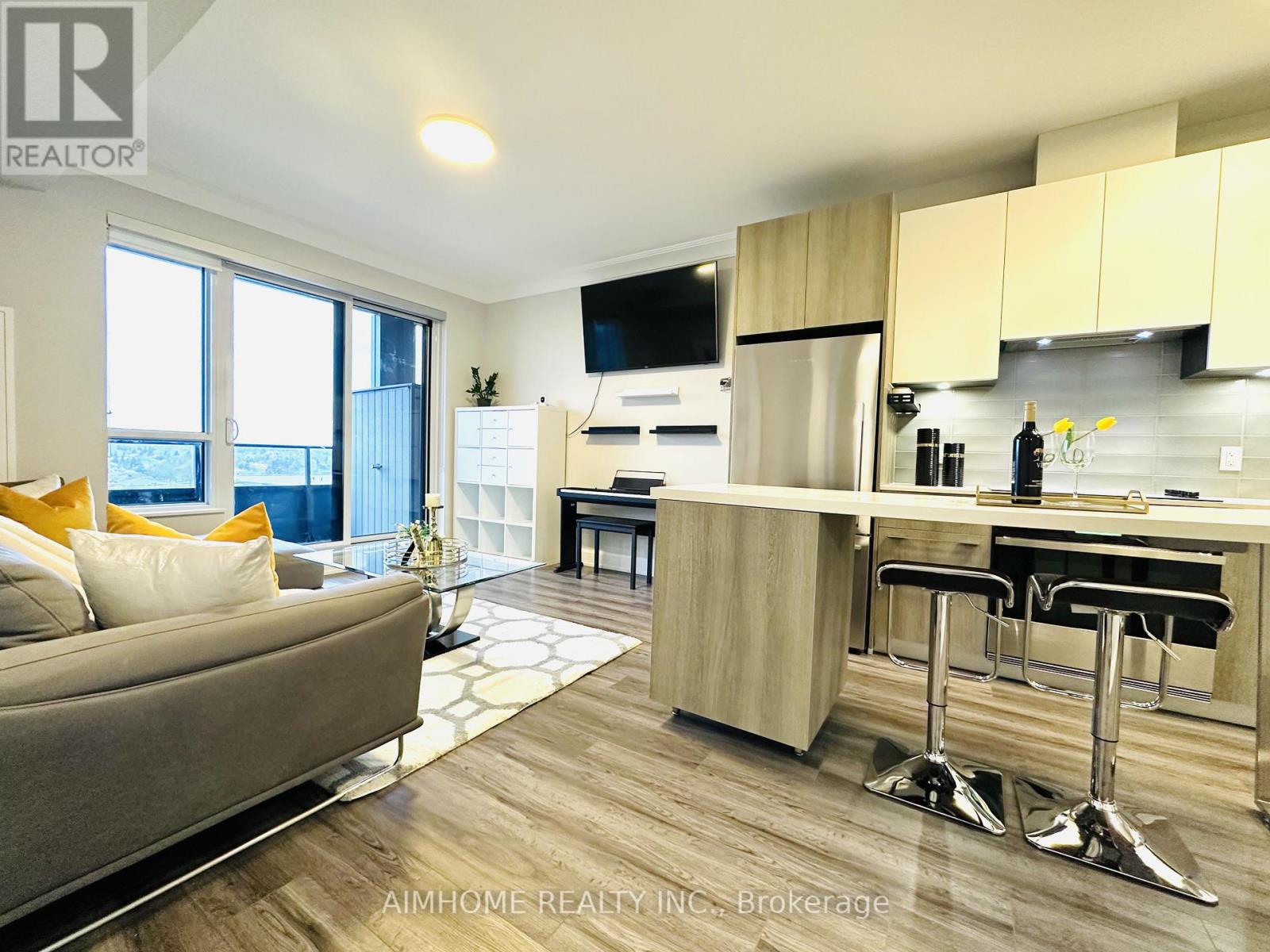 910 - 38 Water Walk Drive, Markham, Ontario  L3R 6M8 - Photo 9 - N12894176