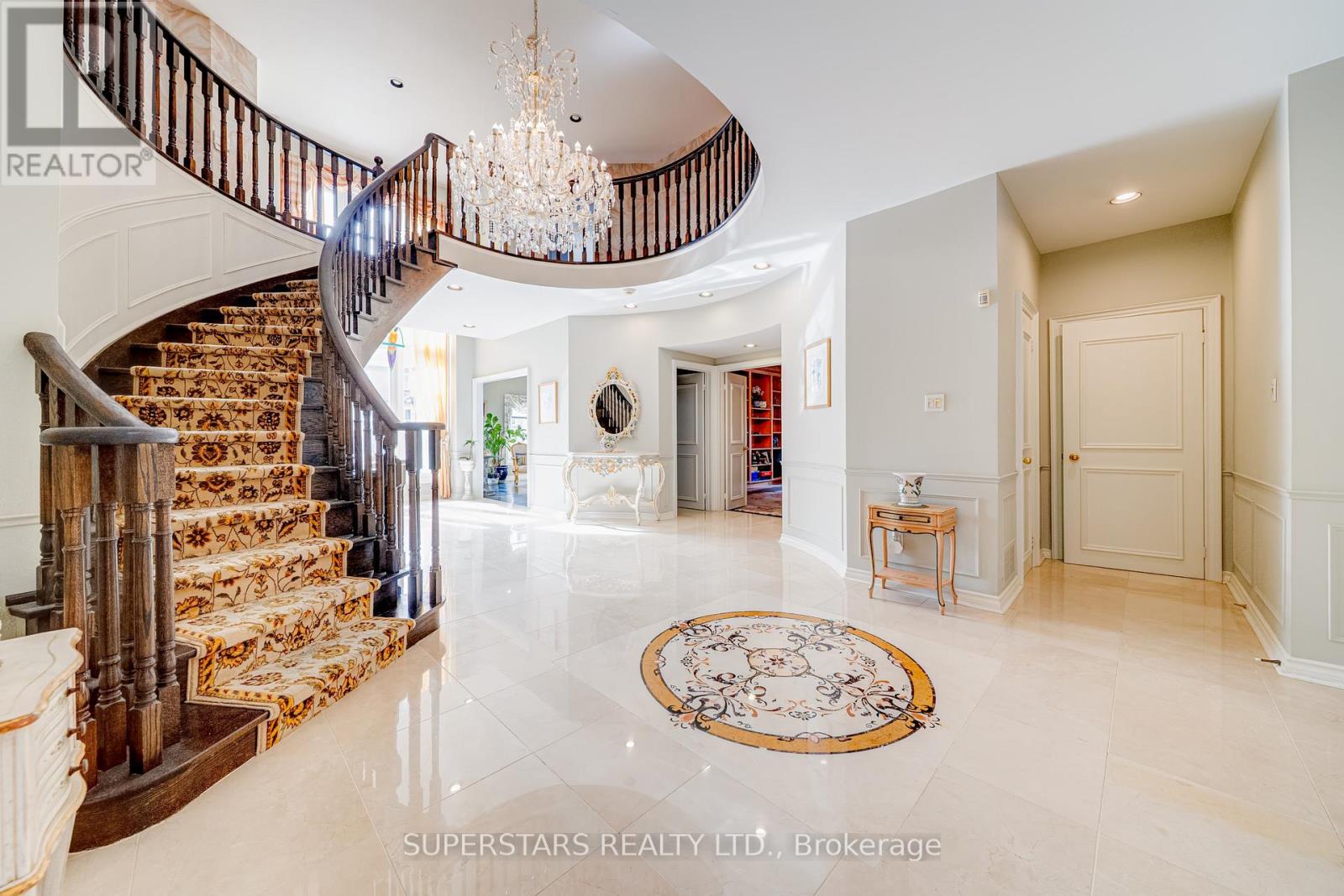 28 Edmund Crescent, Richmond Hill, Ontario  L4B 2X8 - Photo 2 - N12894190