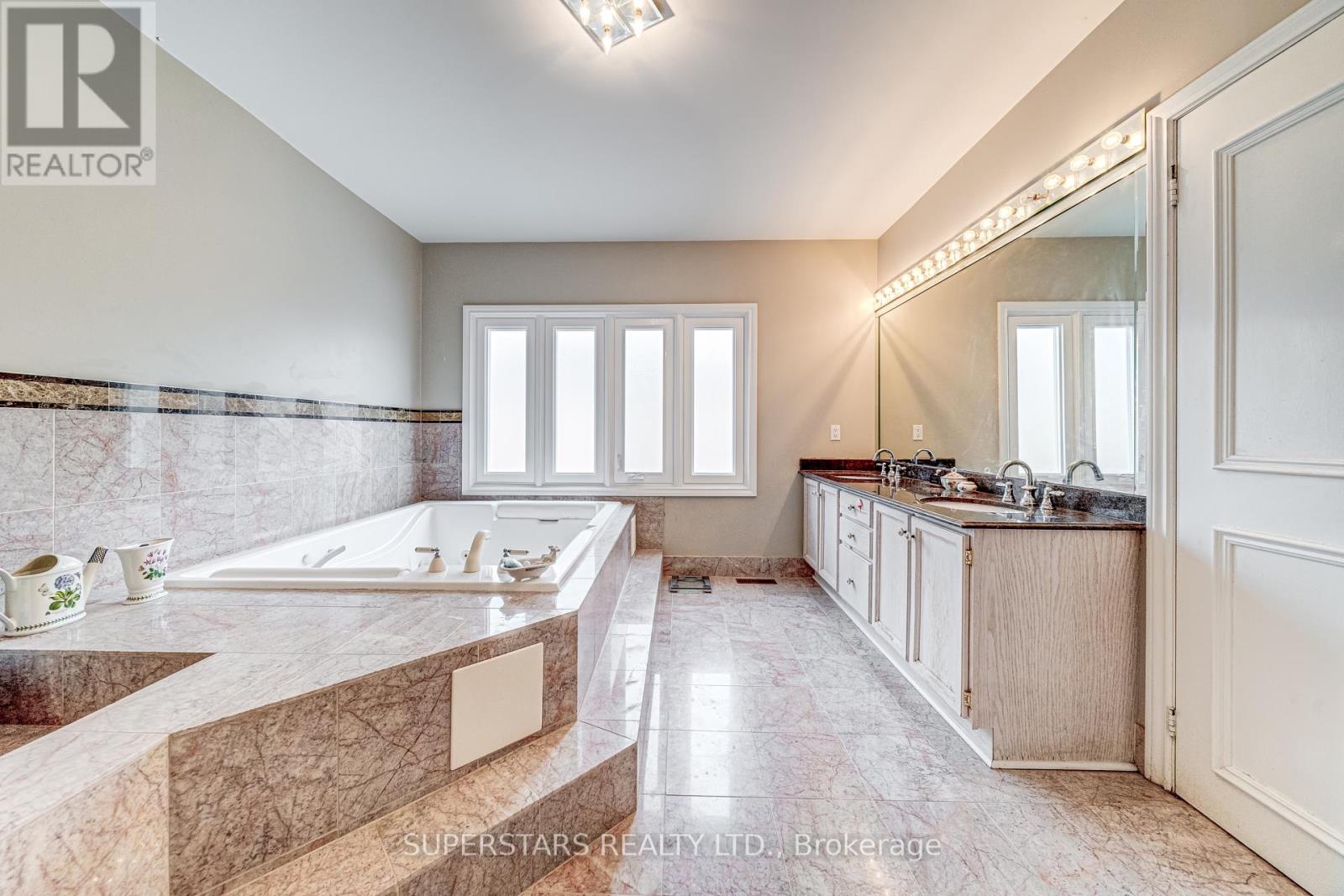 28 Edmund Crescent, Richmond Hill, Ontario  L4B 2X8 - Photo 21 - N12894190