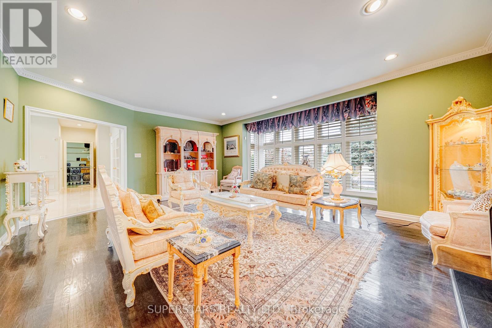 28 Edmund Crescent, Richmond Hill, Ontario  L4B 2X8 - Photo 3 - N12894190