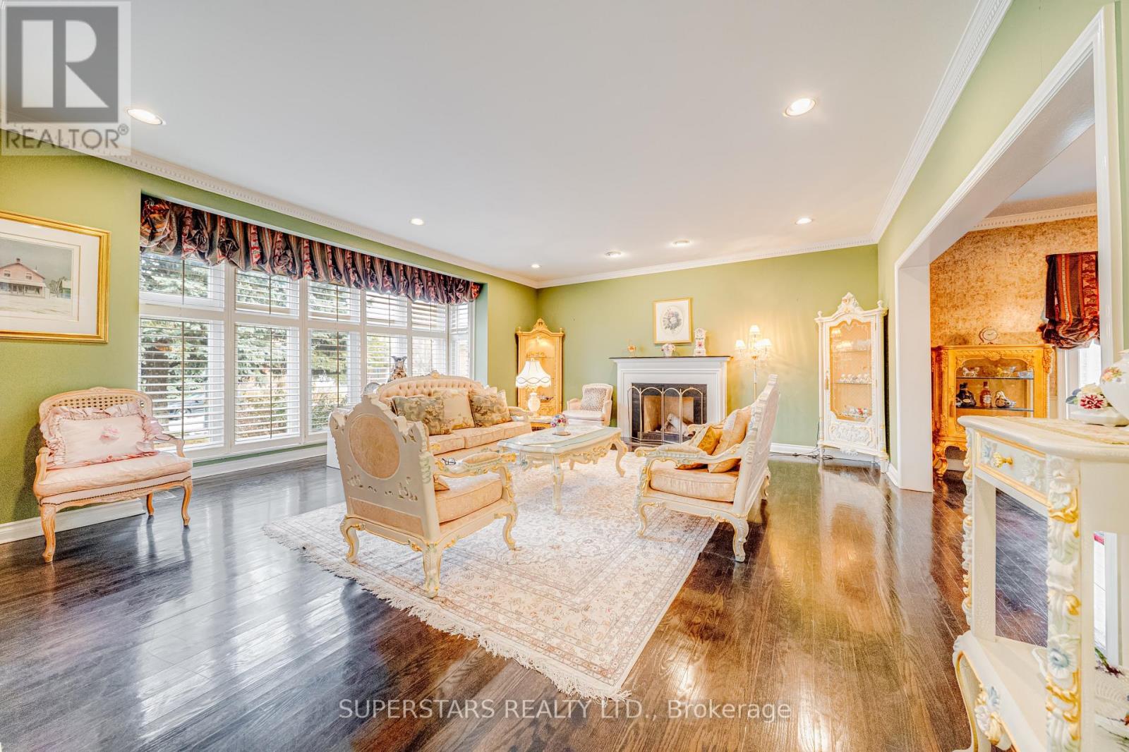 28 Edmund Crescent, Richmond Hill, Ontario  L4B 2X8 - Photo 4 - N12894190