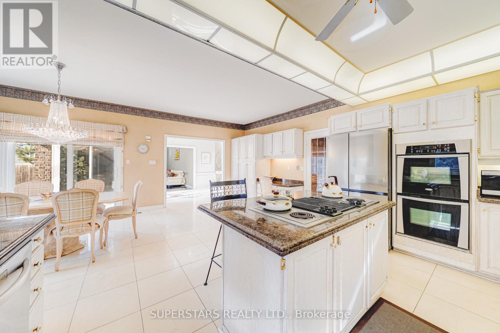 28 Edmund Crescent, Richmond Hill, Ontario  L4B 2X8 - Photo 7 - N12894190