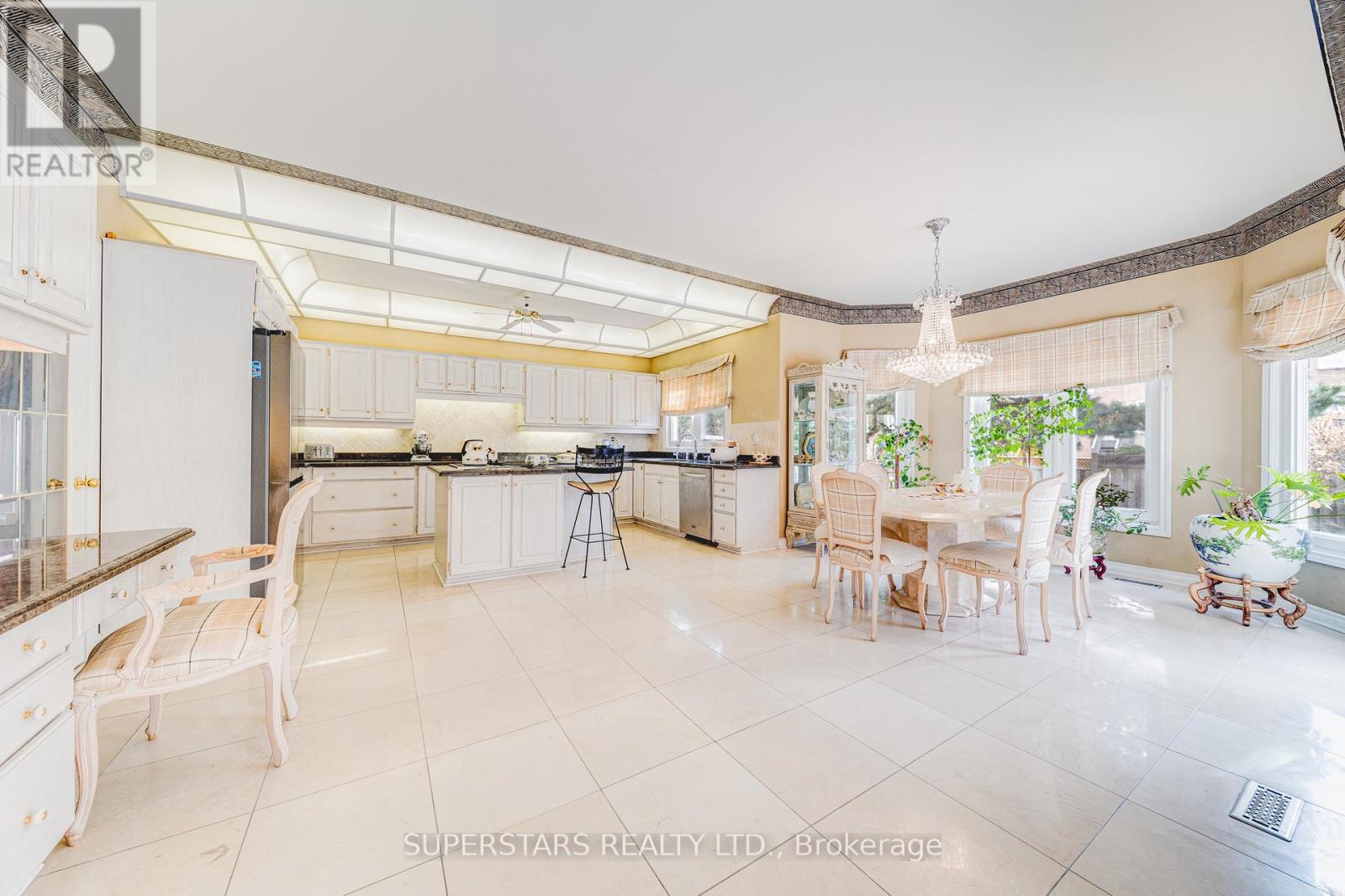 28 Edmund Crescent, Richmond Hill, Ontario  L4B 2X8 - Photo 8 - N12894190