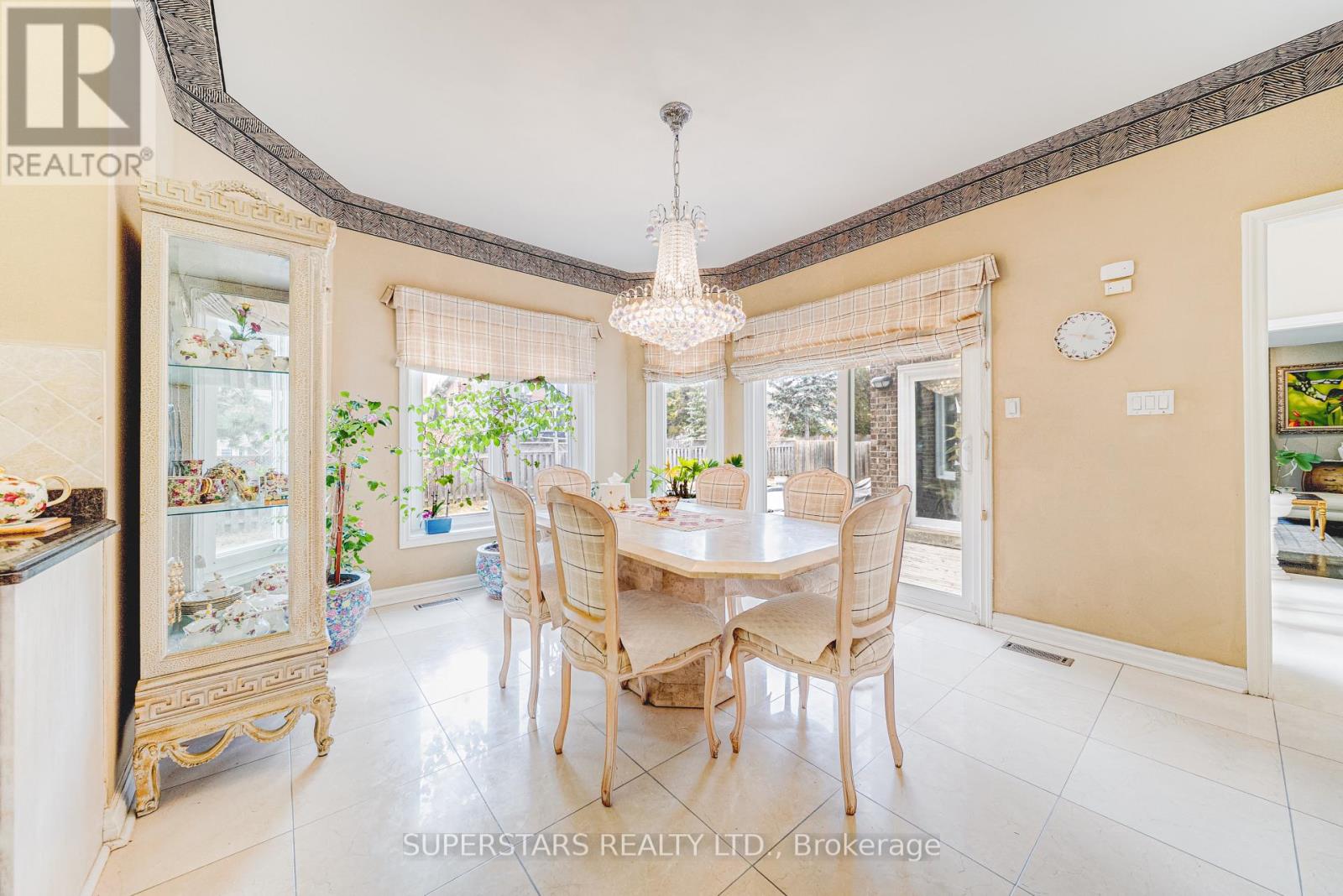 28 Edmund Crescent, Richmond Hill, Ontario  L4B 2X8 - Photo 9 - N12894190