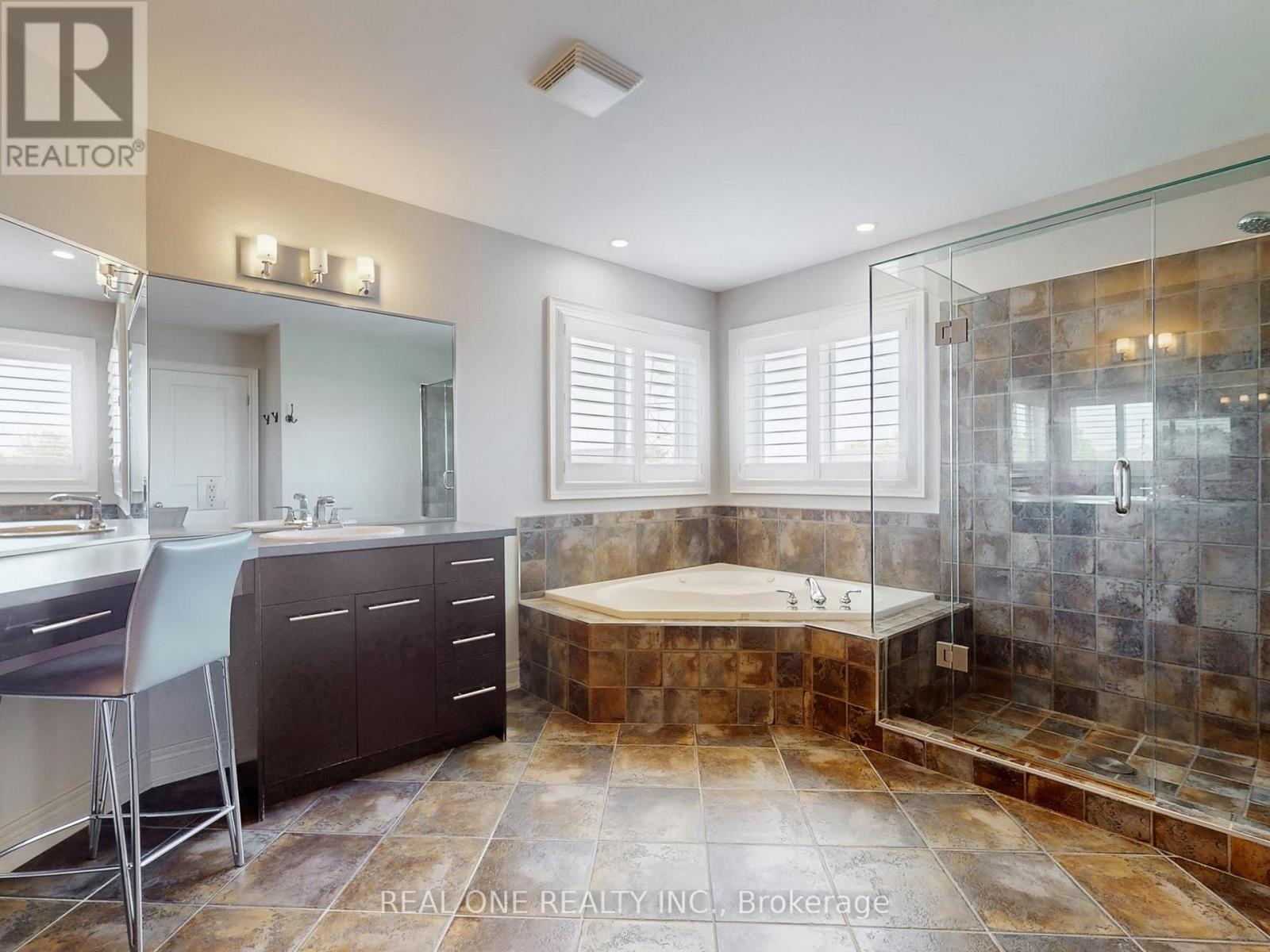 26 Matthews Court, St. Catharines, Ontario  L2S 4C4 - Photo 18 - X12894178