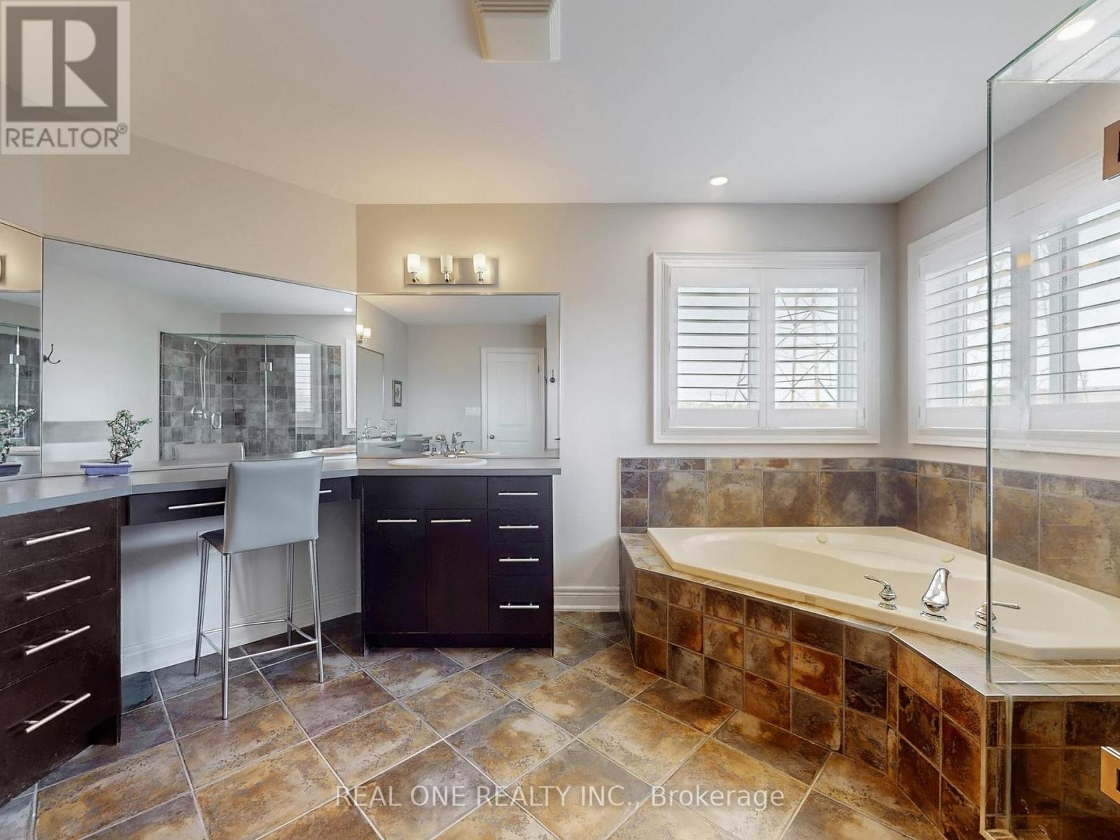 26 Matthews Court, St. Catharines, Ontario  L2S 4C4 - Photo 19 - X12894178