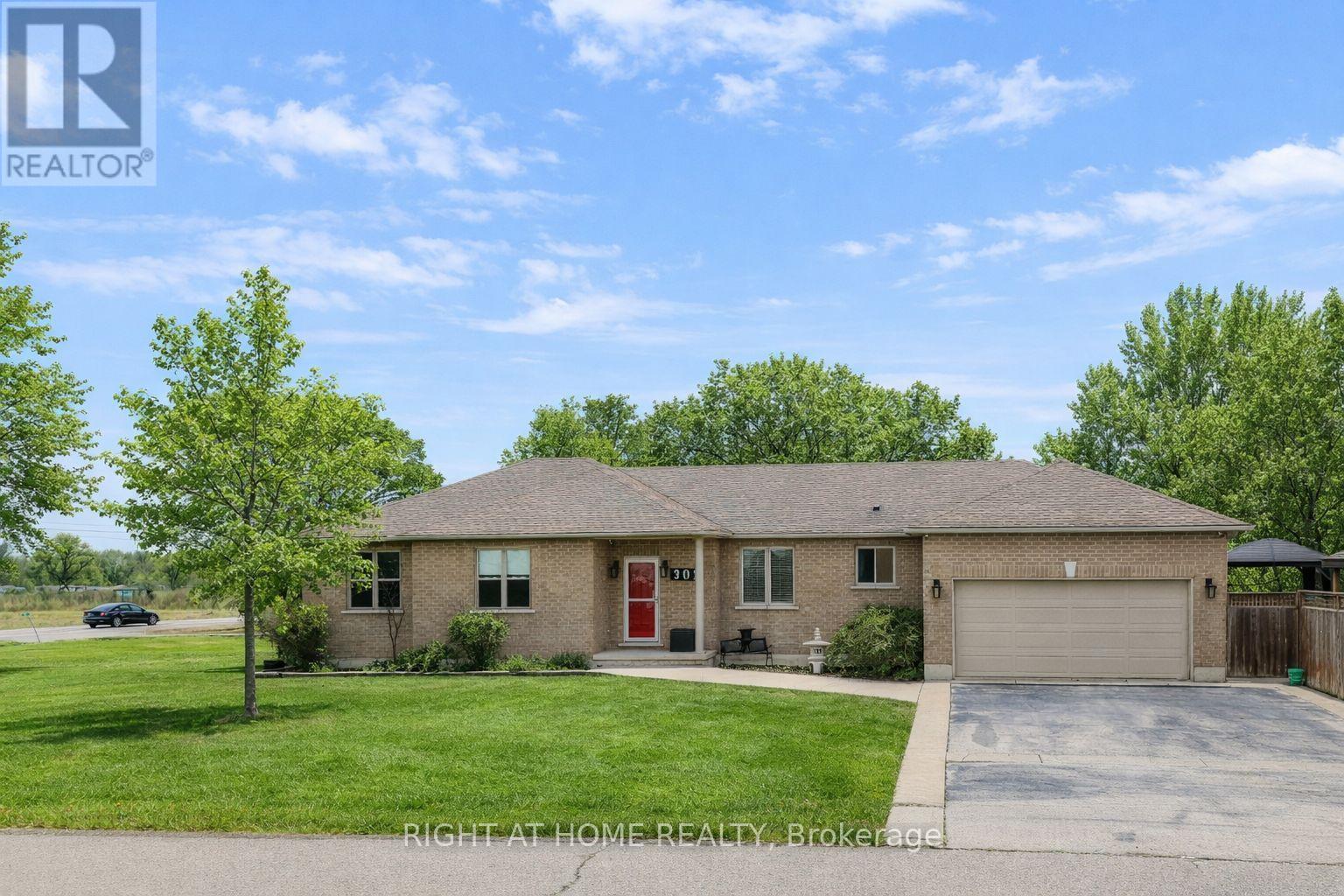 301 MUD STREET E, Hamilton, Ontario