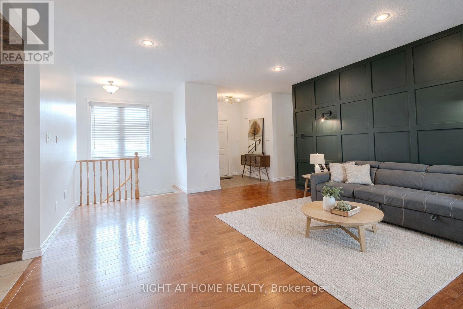 301 Mud Street E, Hamilton, Ontario  L8J 2X7 - Photo 4 - X12894184