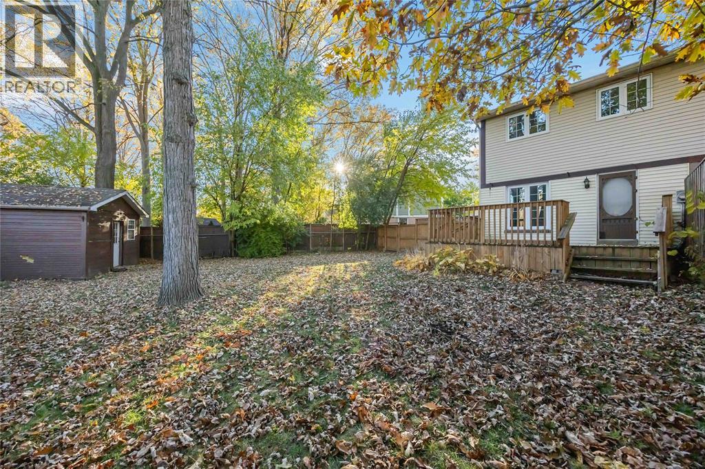 124 Fairview Place, Sarnia, Ontario  N7S 4E1 - Photo 3 - 25022468