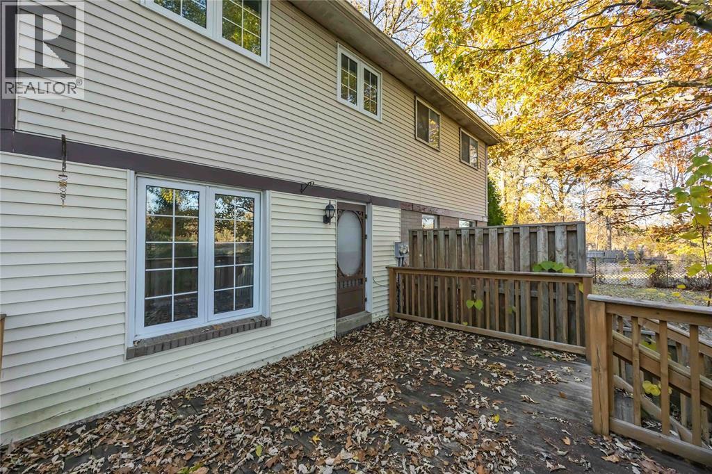 124 Fairview Place, Sarnia, Ontario  N7S 4E1 - Photo 41 - 25022468